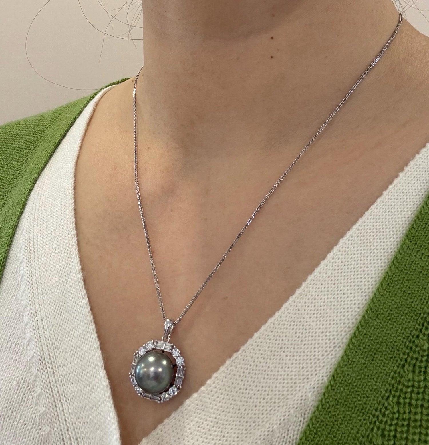 Tahitian pearl pendant