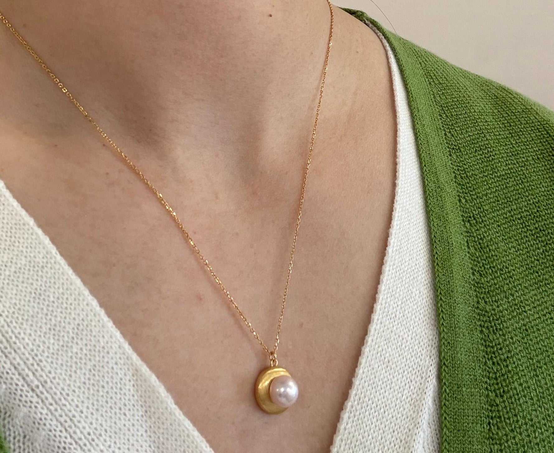 affordable Akoya off white ocean pearl minimalist pendant necklace set for her