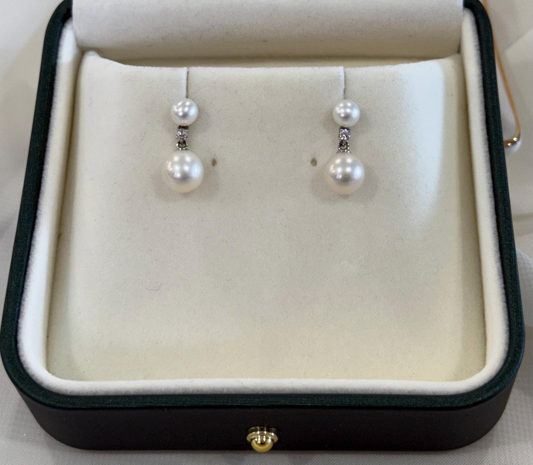 4pcs Strong luster Pearl dazzling earrings vintage stylish S925 silver earrings unique gift for her. Mother’s Day gift. 5-8mm.