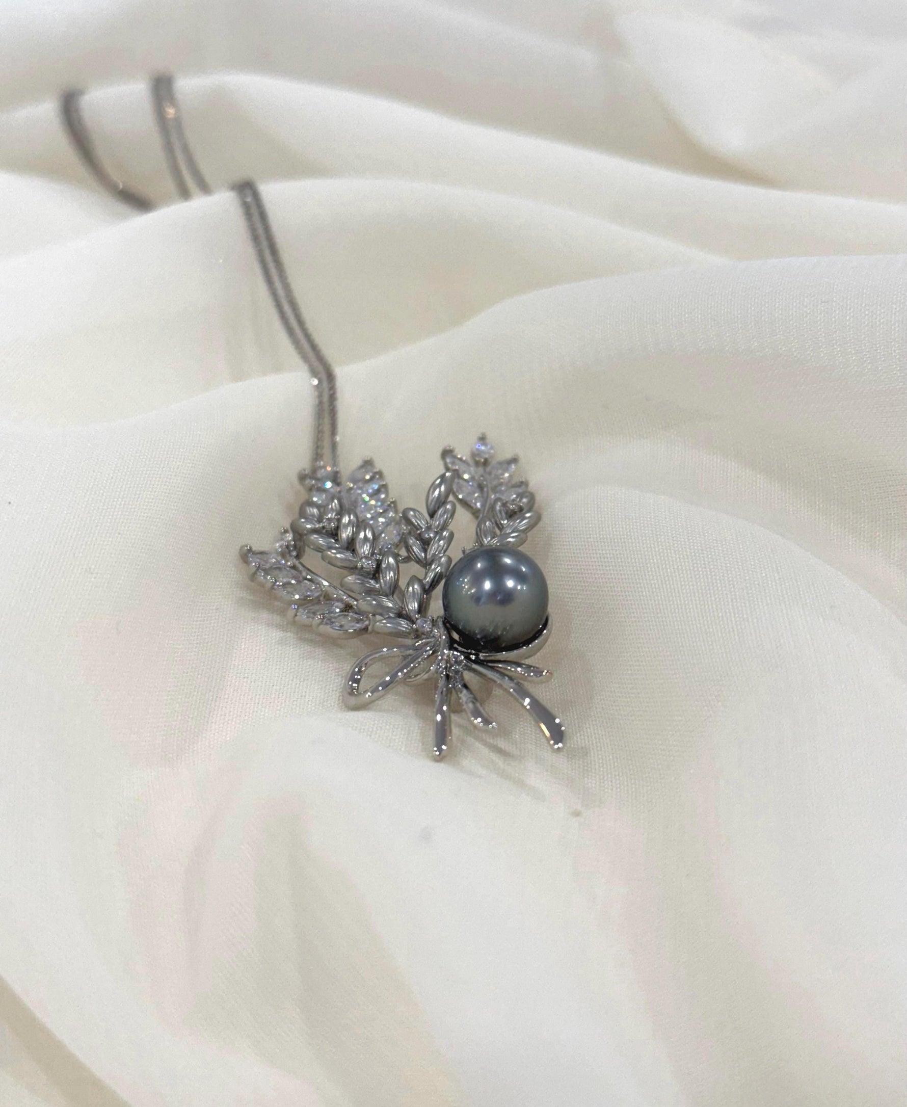 Tahitian pendant