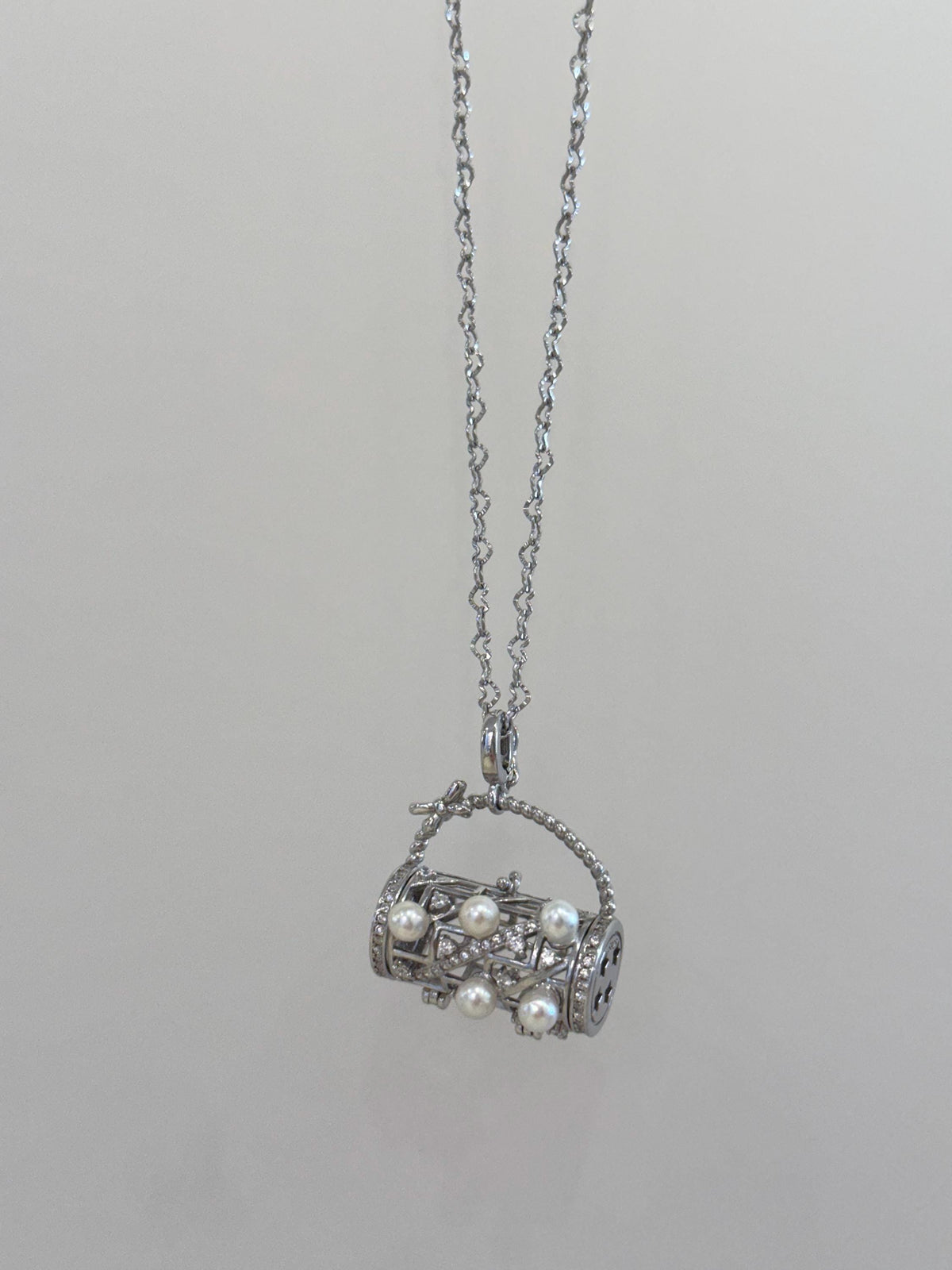 exceptional Pearl pendant set
