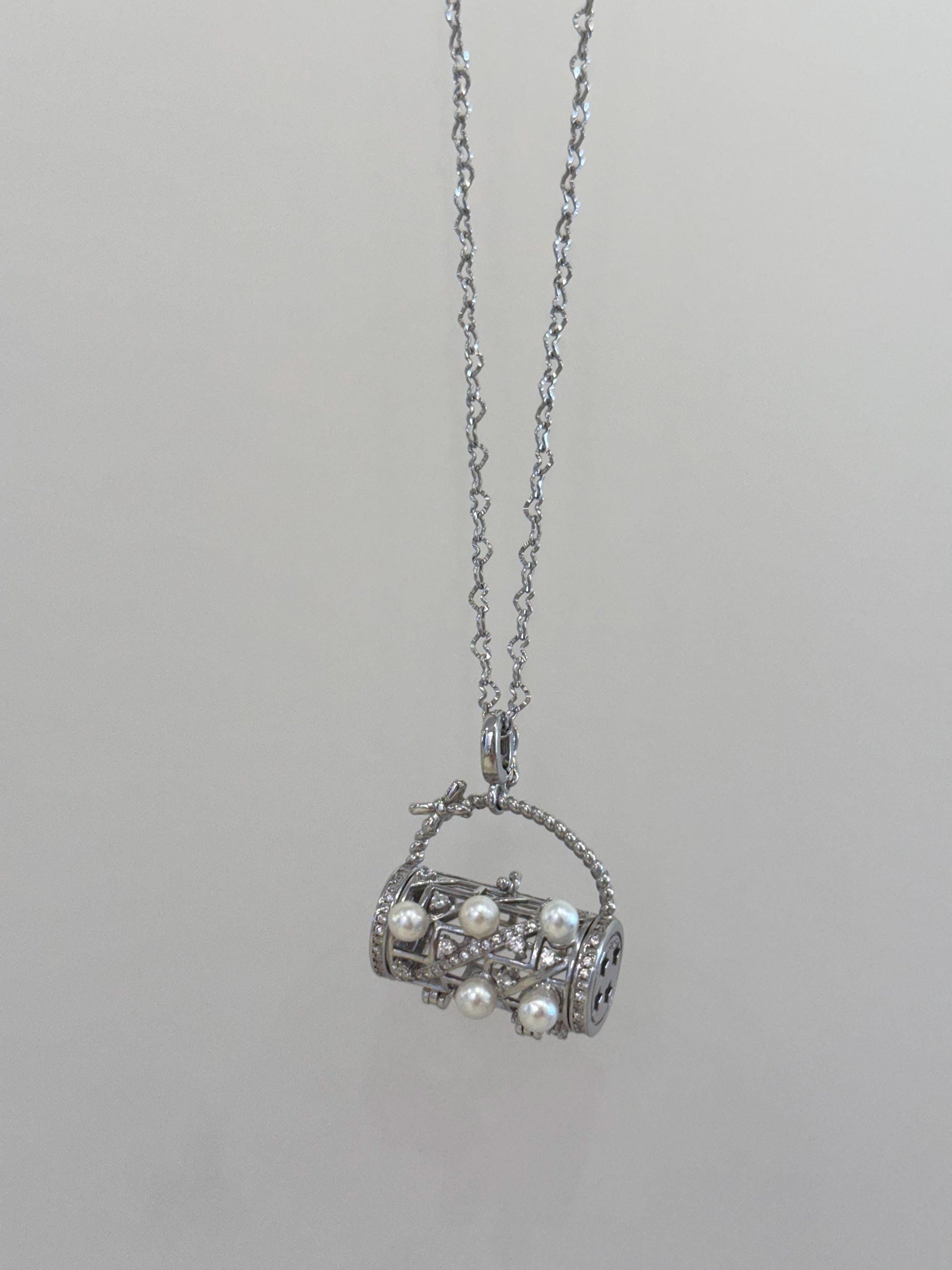 exceptional Pearl pendant set