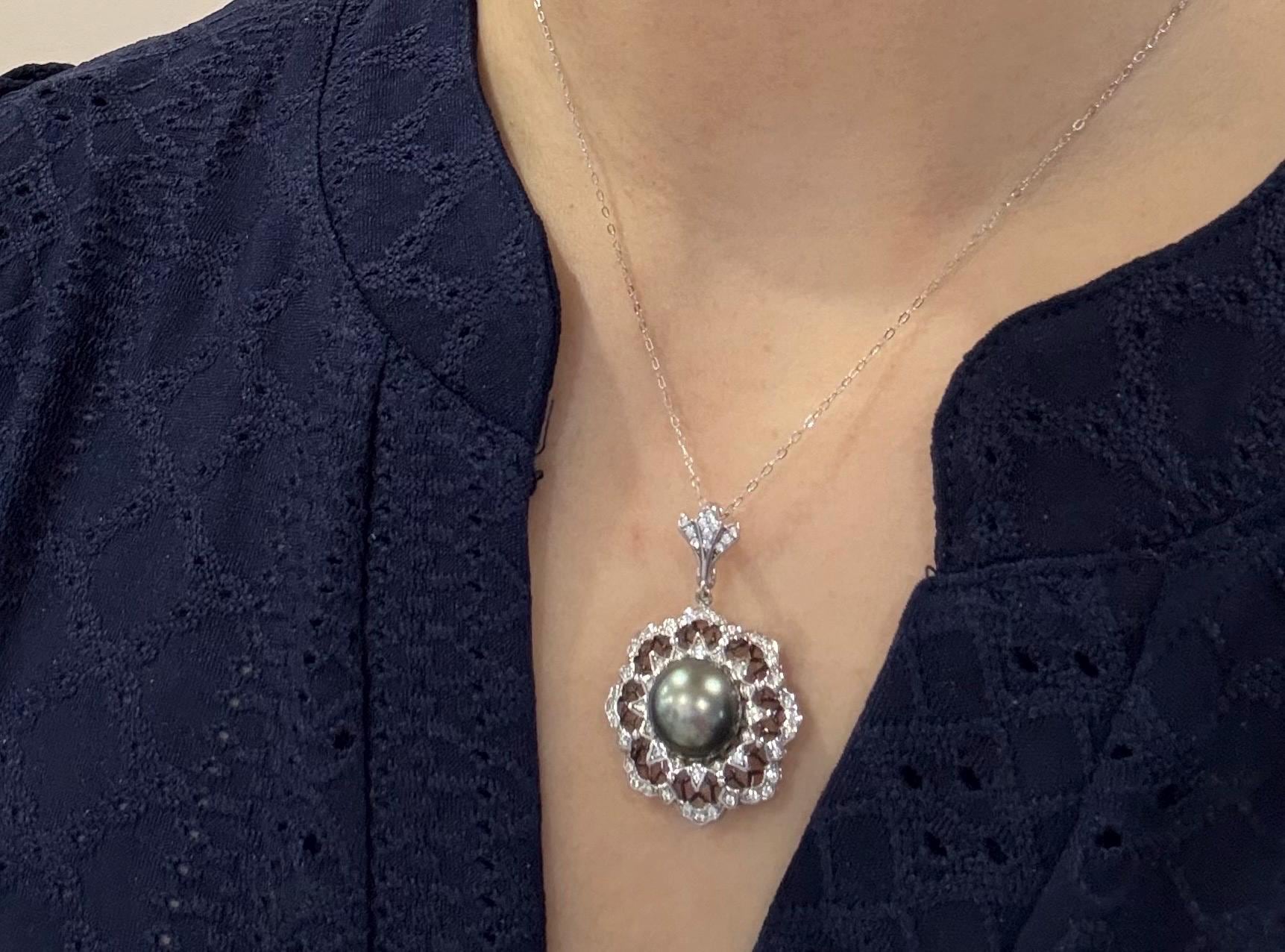 Tahitian pearl pendant
