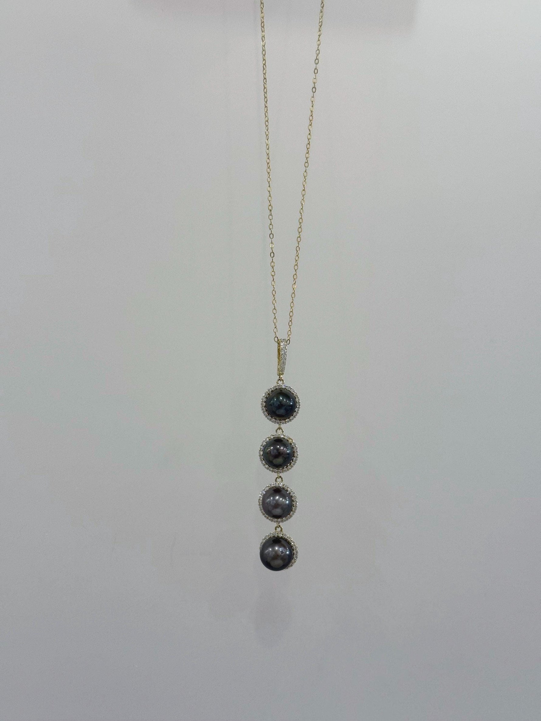 Tahitian pearl necklace
