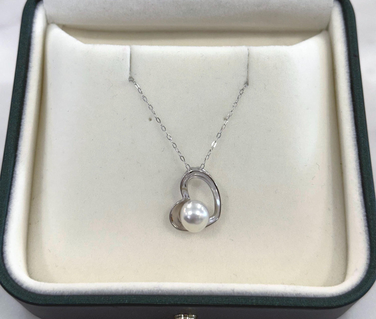 saltwater Keshi white pearl pendant