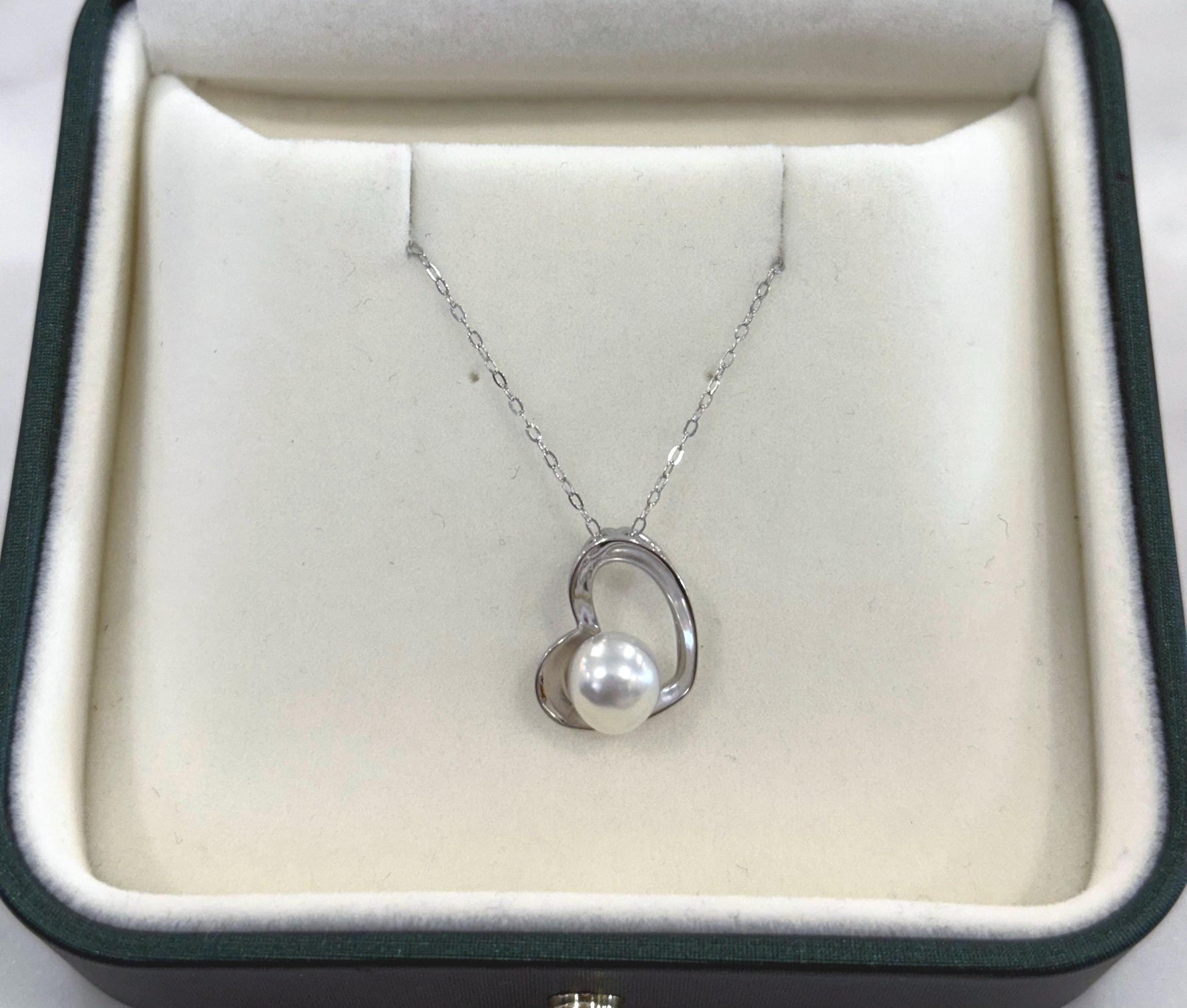 saltwater Keshi white pearl pendant