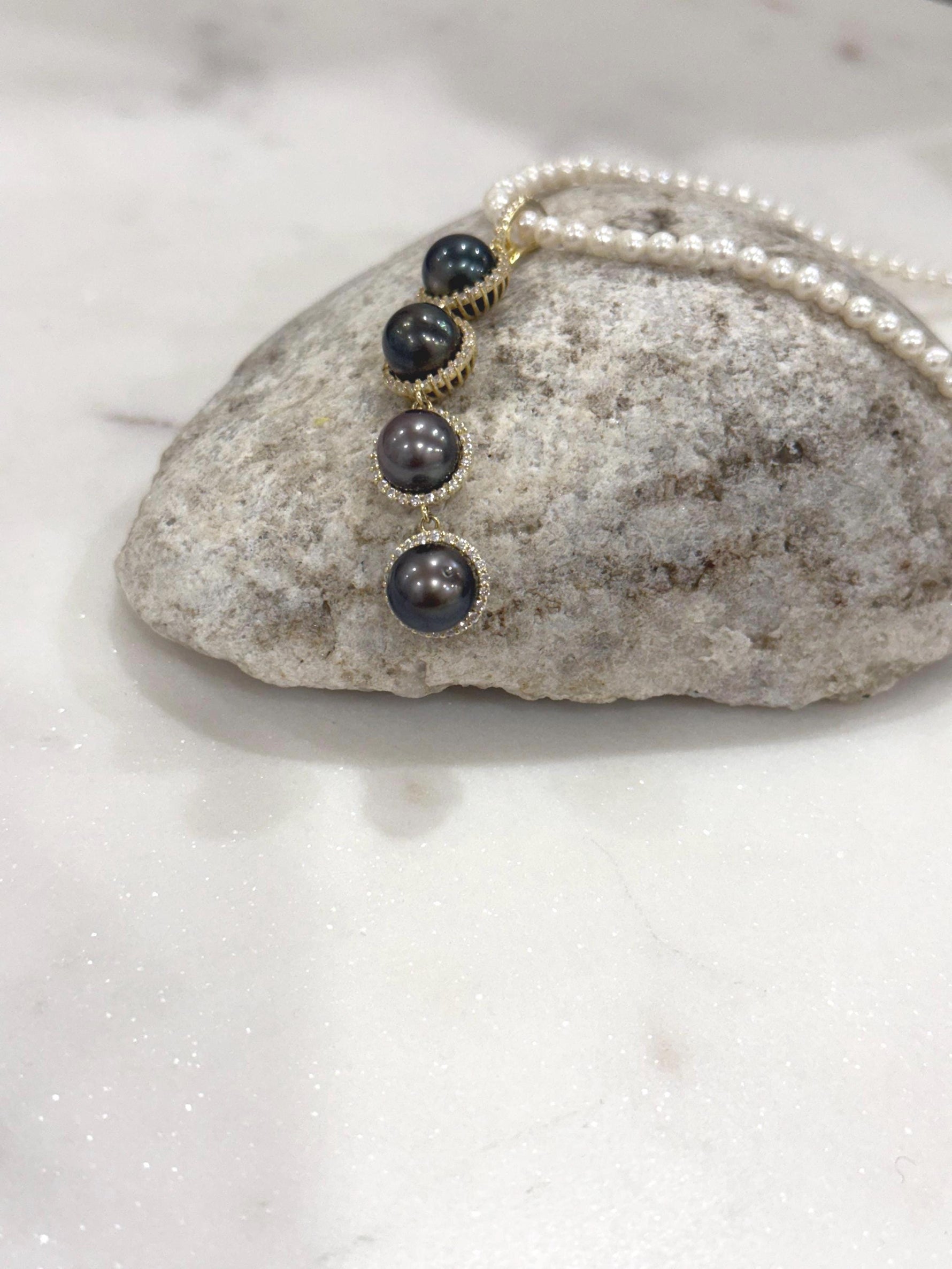 black pearl pendant