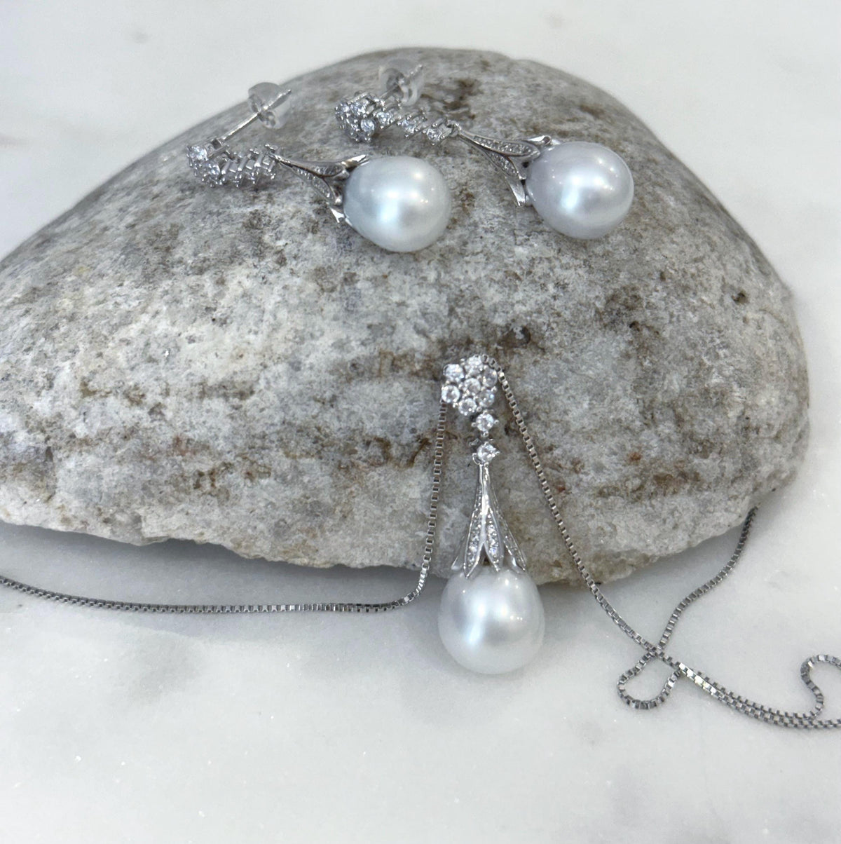 Australian Ocean Saltwalter Cold White pearl earrings necklace set for her birthday