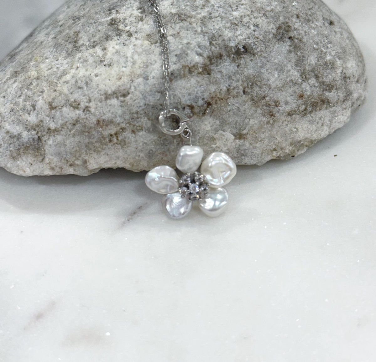 White iridescent Keshi Pearl pendant necklace set for her birthday