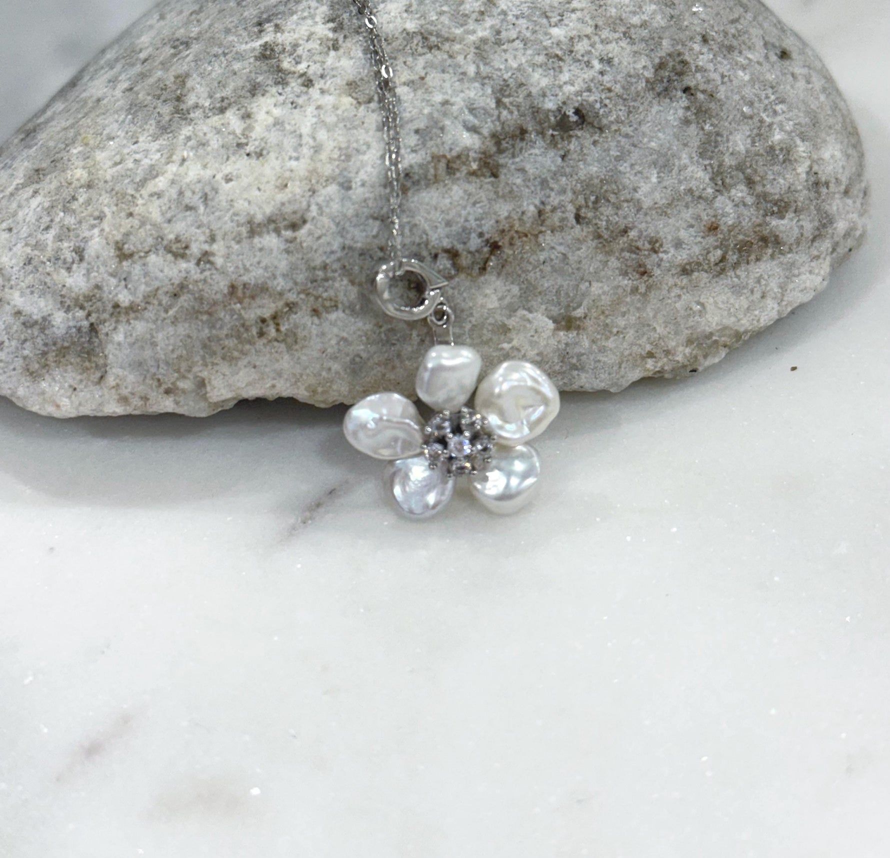 White iridescent Keshi Pearl pendant necklace set for her birthday
