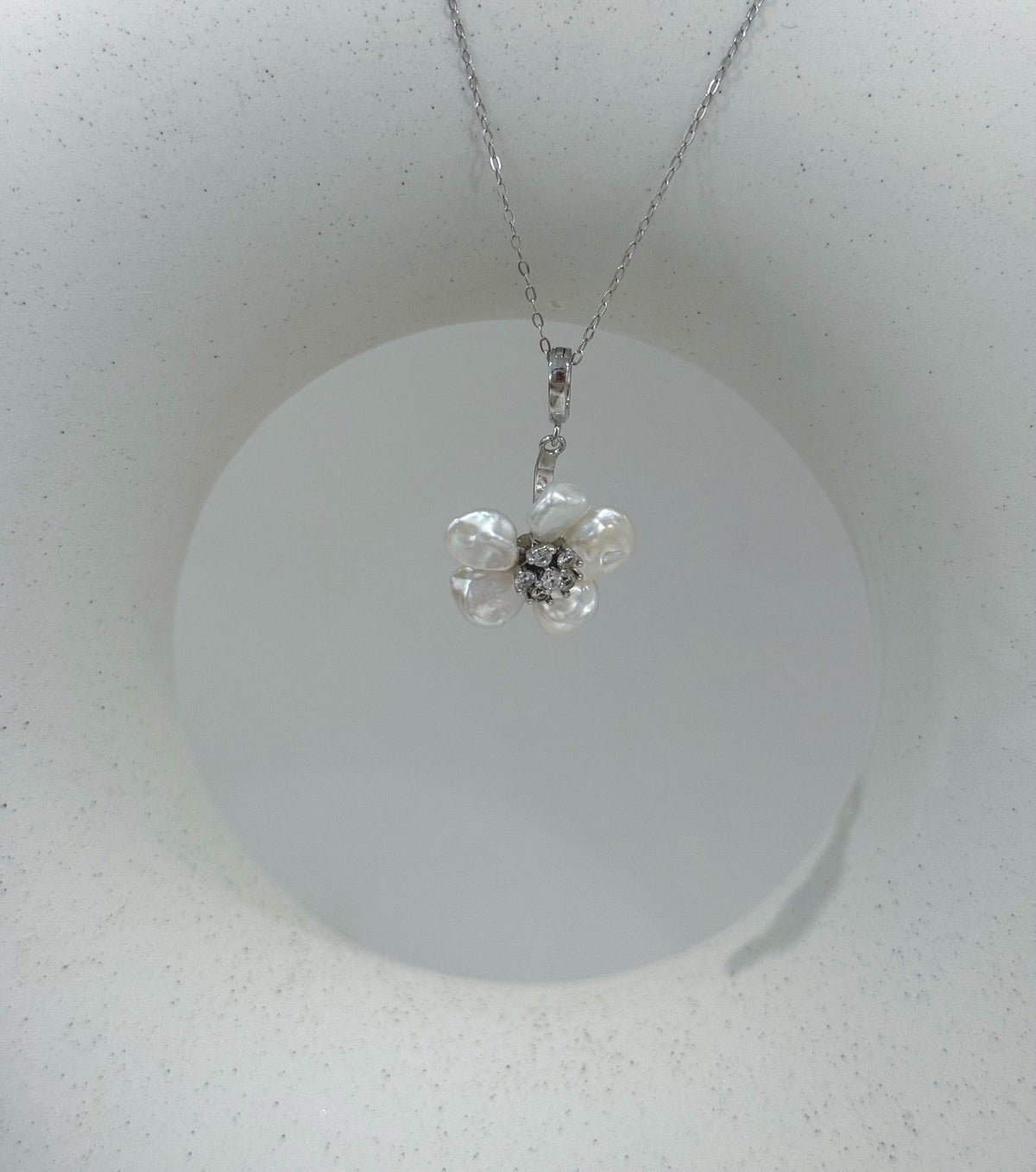 White iridescent Keshi Pearl pendant necklace set for her anniversary