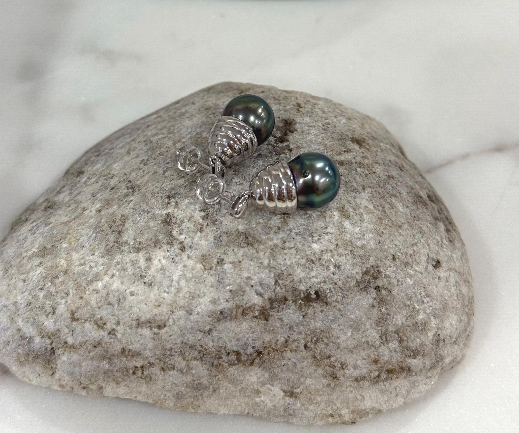 Tahitian peacock Greeen Vintage silver earrings for her