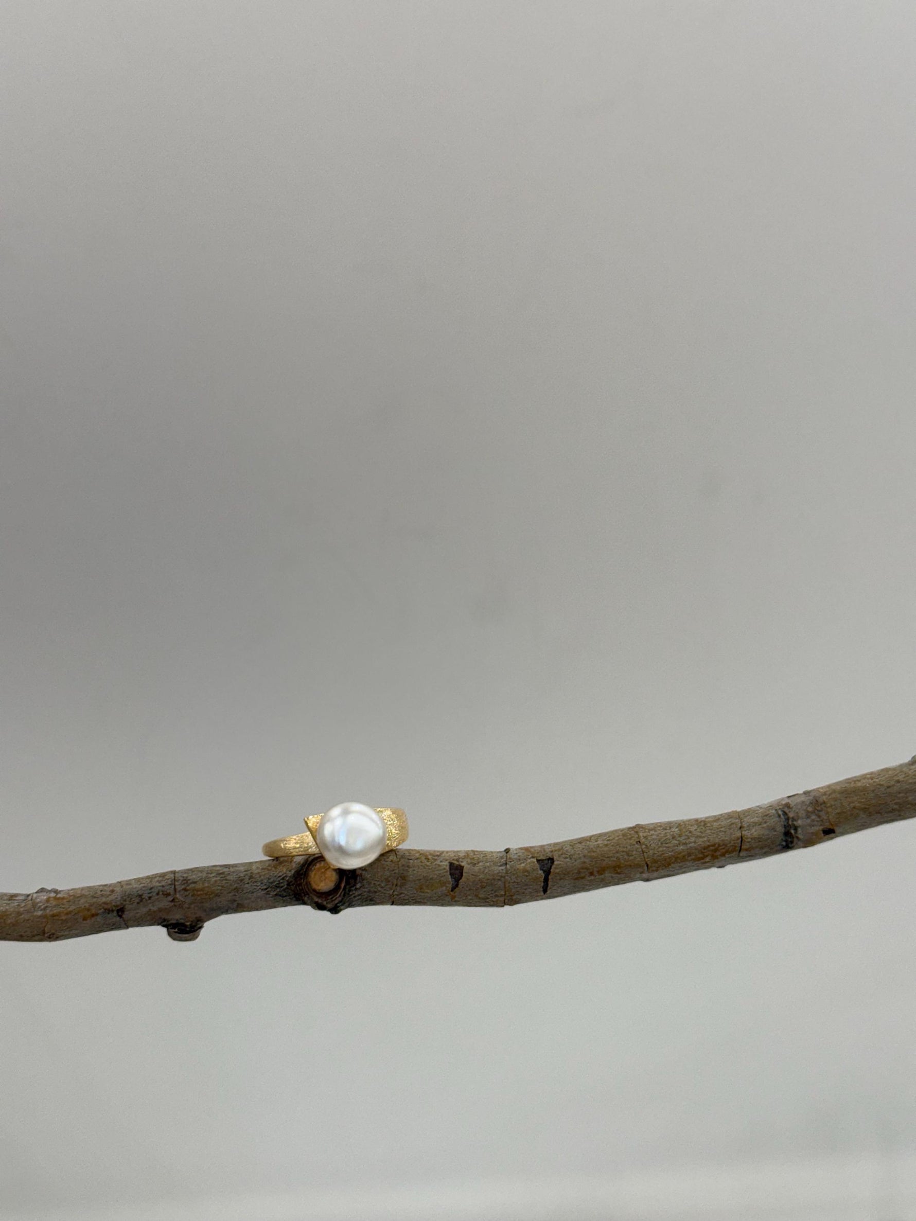 South Sea Saltwater Cream Keshi pearl s925 silver adjustable ring for her office wear