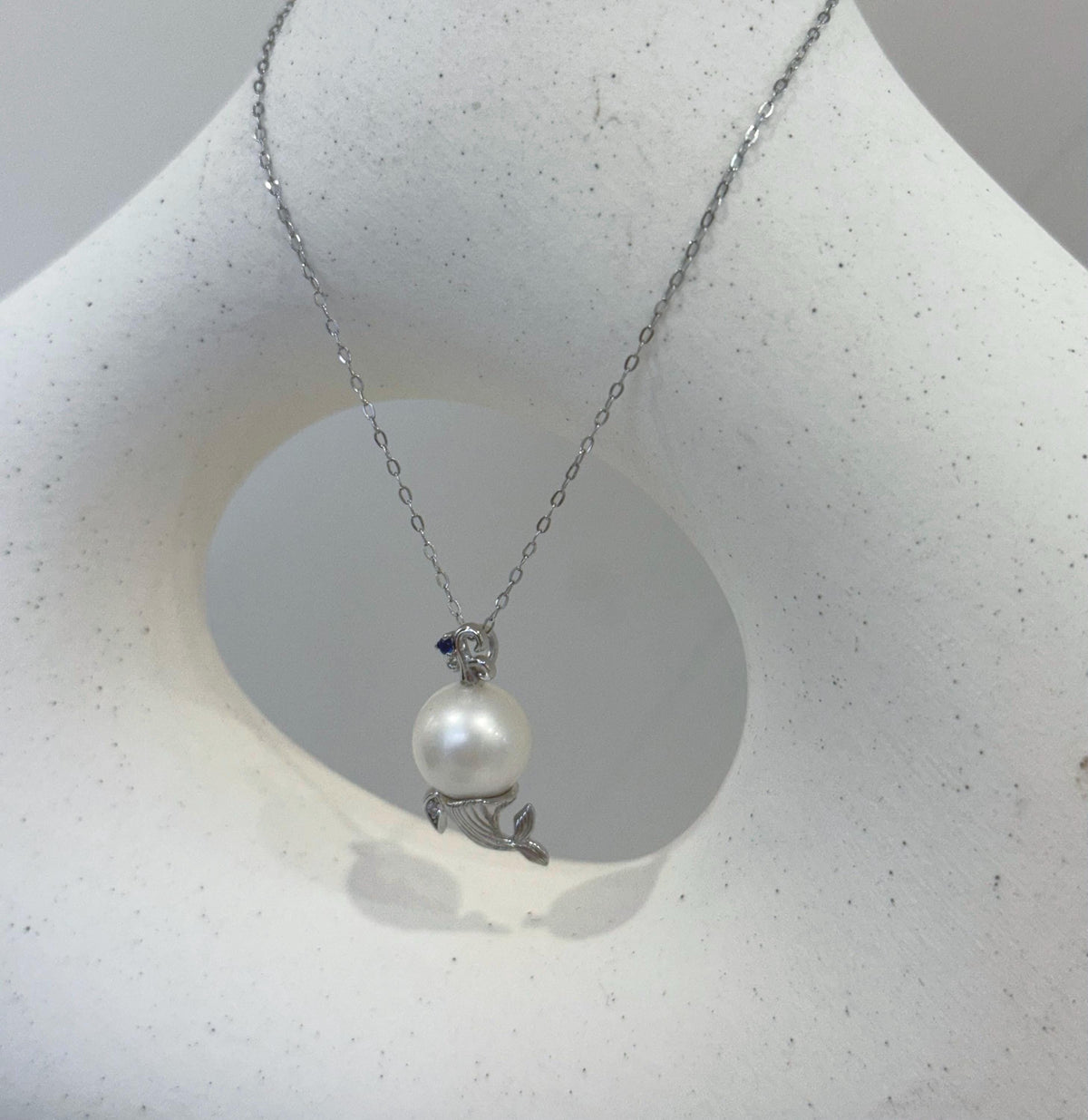 Australian Ocean White Pearl Mermaid Pendant for her engagement