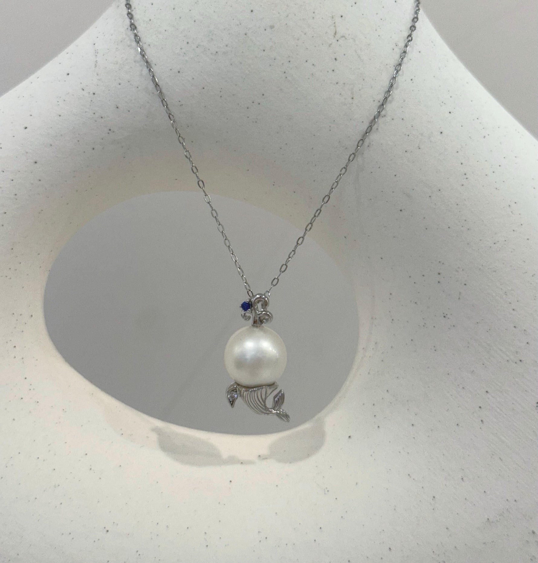 Australian Ocean White Pearl Mermaid Pendant for her wedding gift