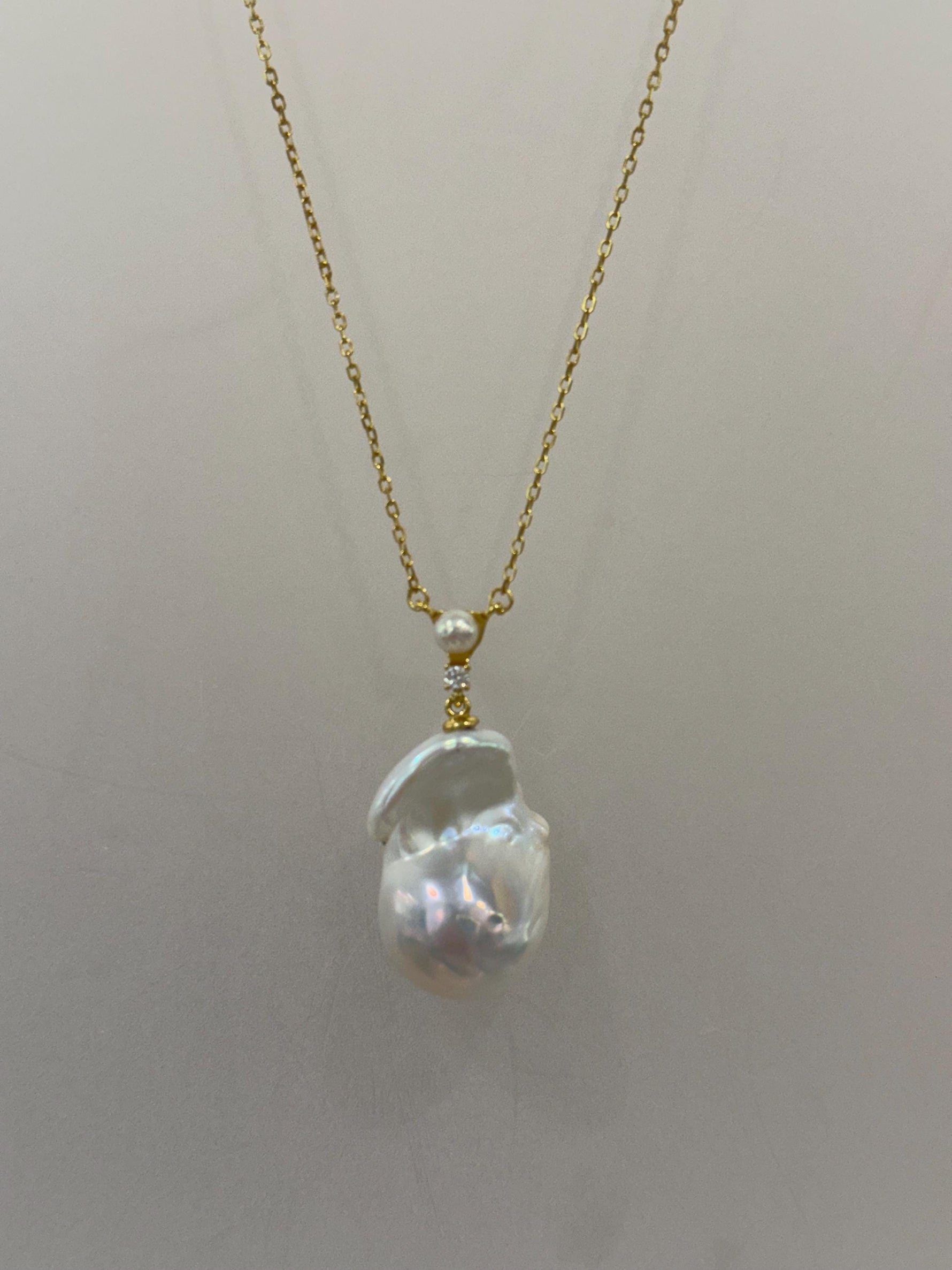 cheap Freshwater white iridescent baroque pearl pendant necklace set for her