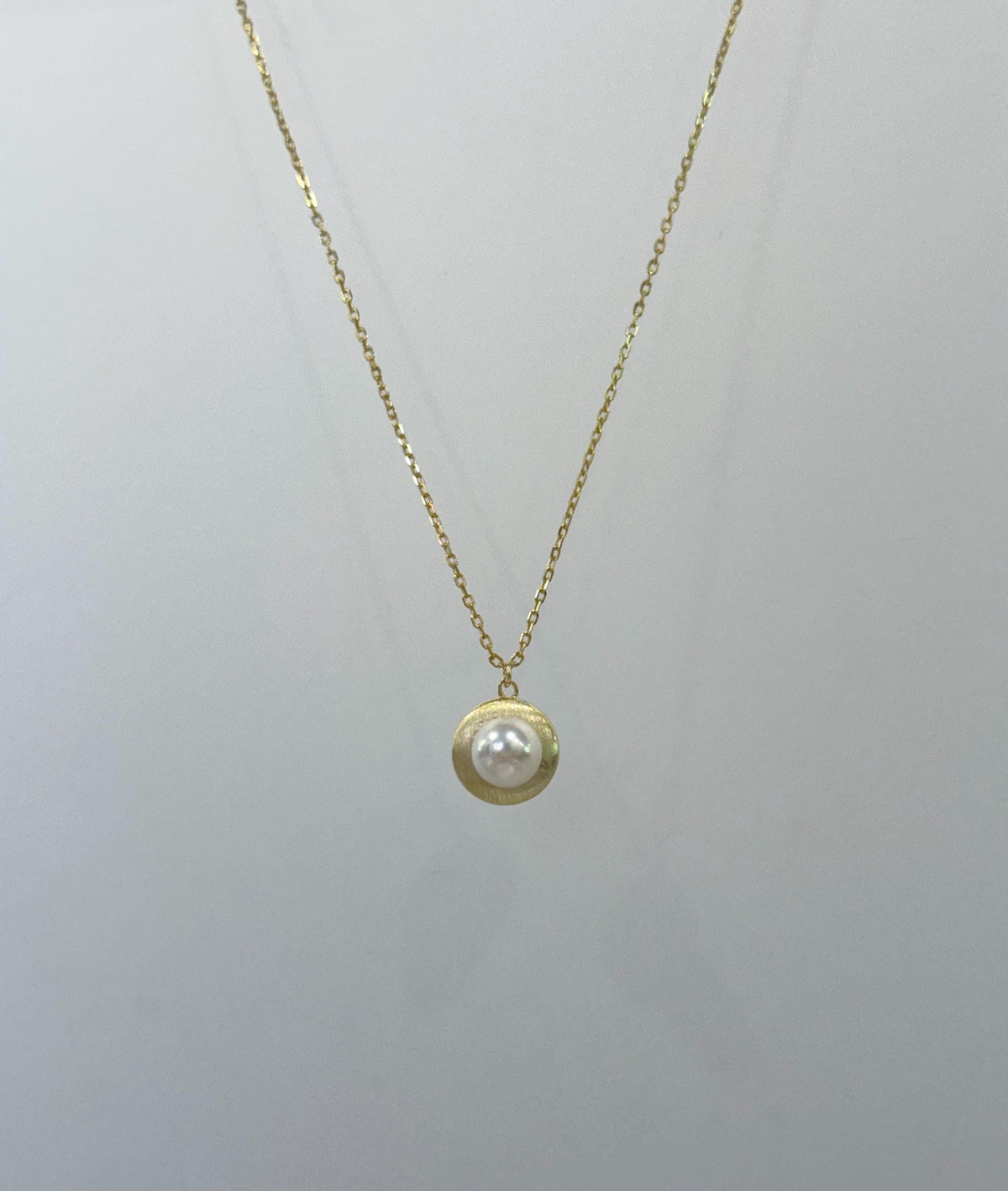 Akoya off white ocean pearl minimalist pendant necklace set for her daily wear