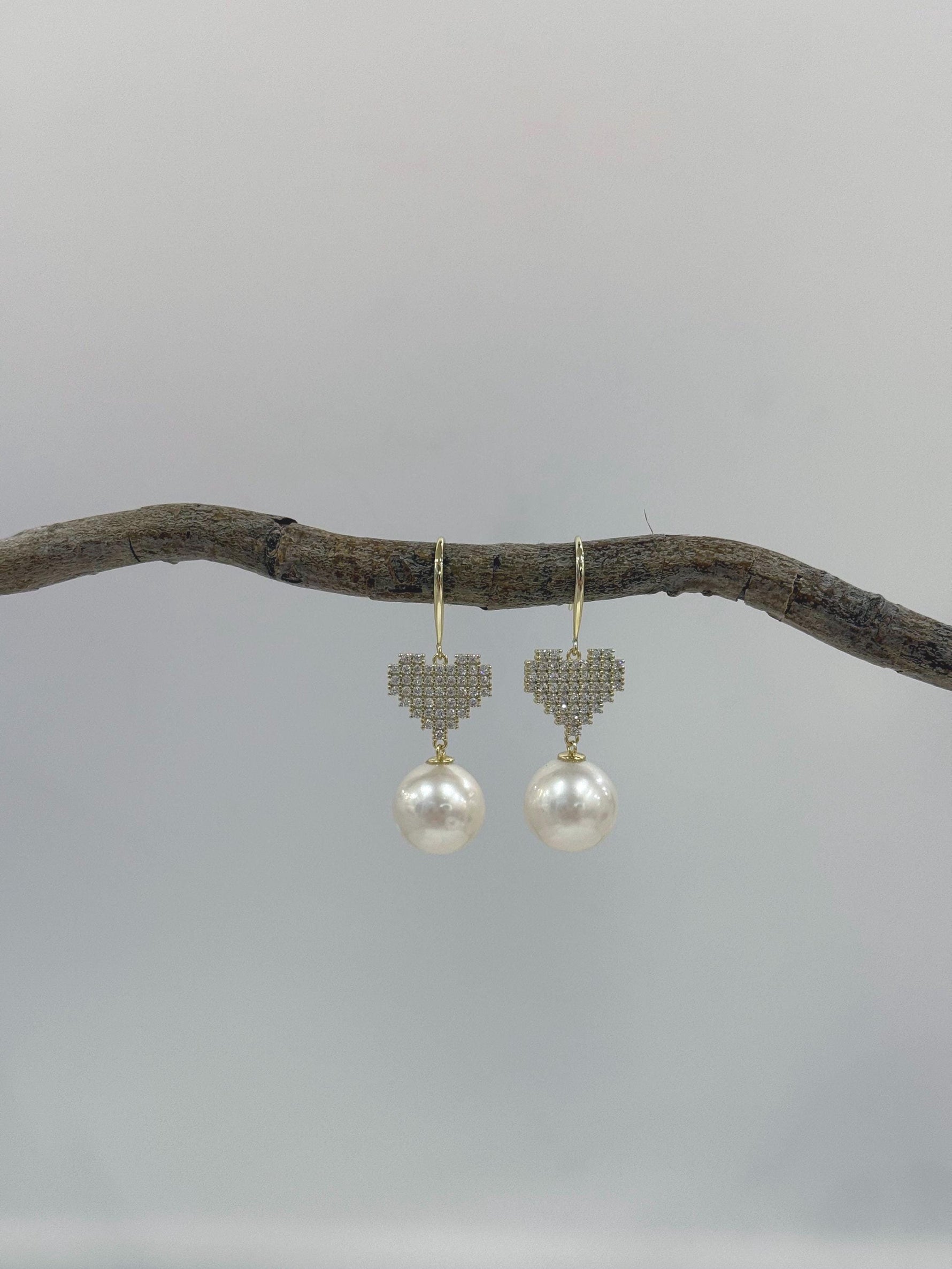 Edison white pearl heart silver earrrings for her birthday