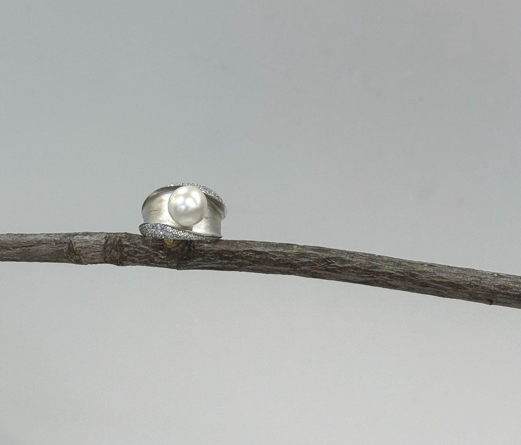 Australian Ocean white pearl silver vintage  ring for her birthday