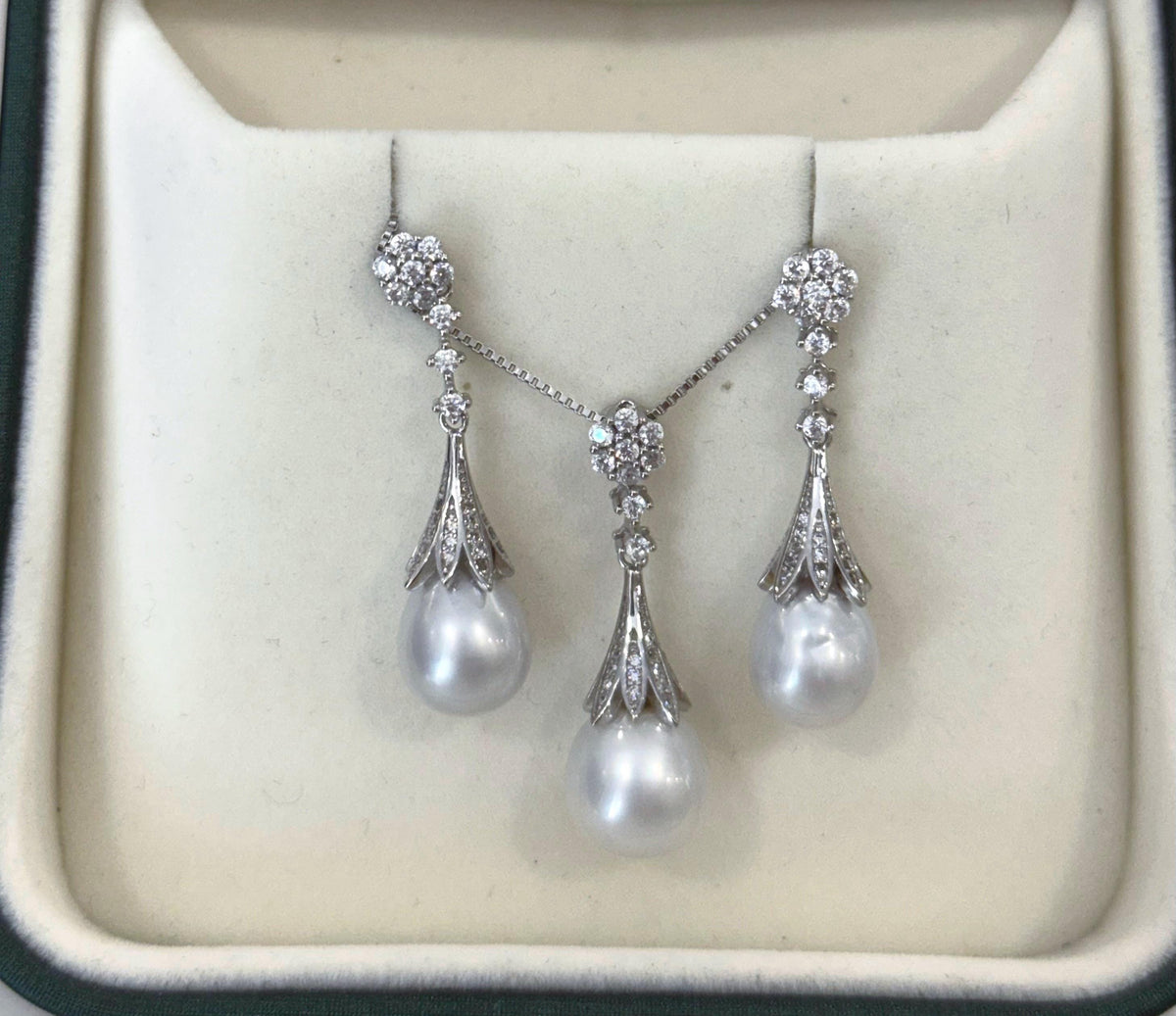 Australian Ocean Saltwalter Cold White pearl earrings necklace set for her