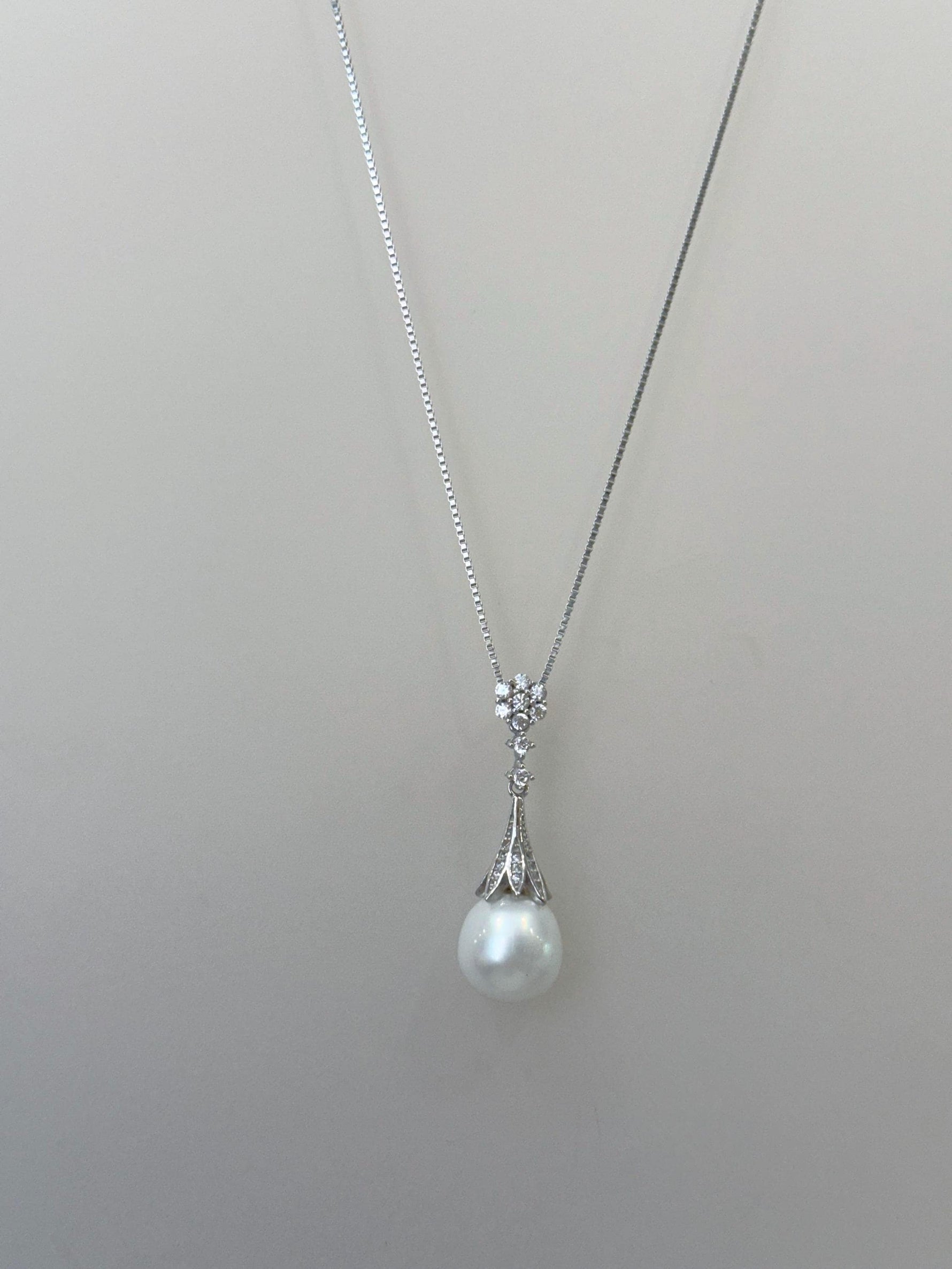 Australian Ocean Saltwalter Cold White pearl earrings necklace set for her engagement