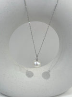 Freshwater Edison white Pearl minimalist silver pendant for her