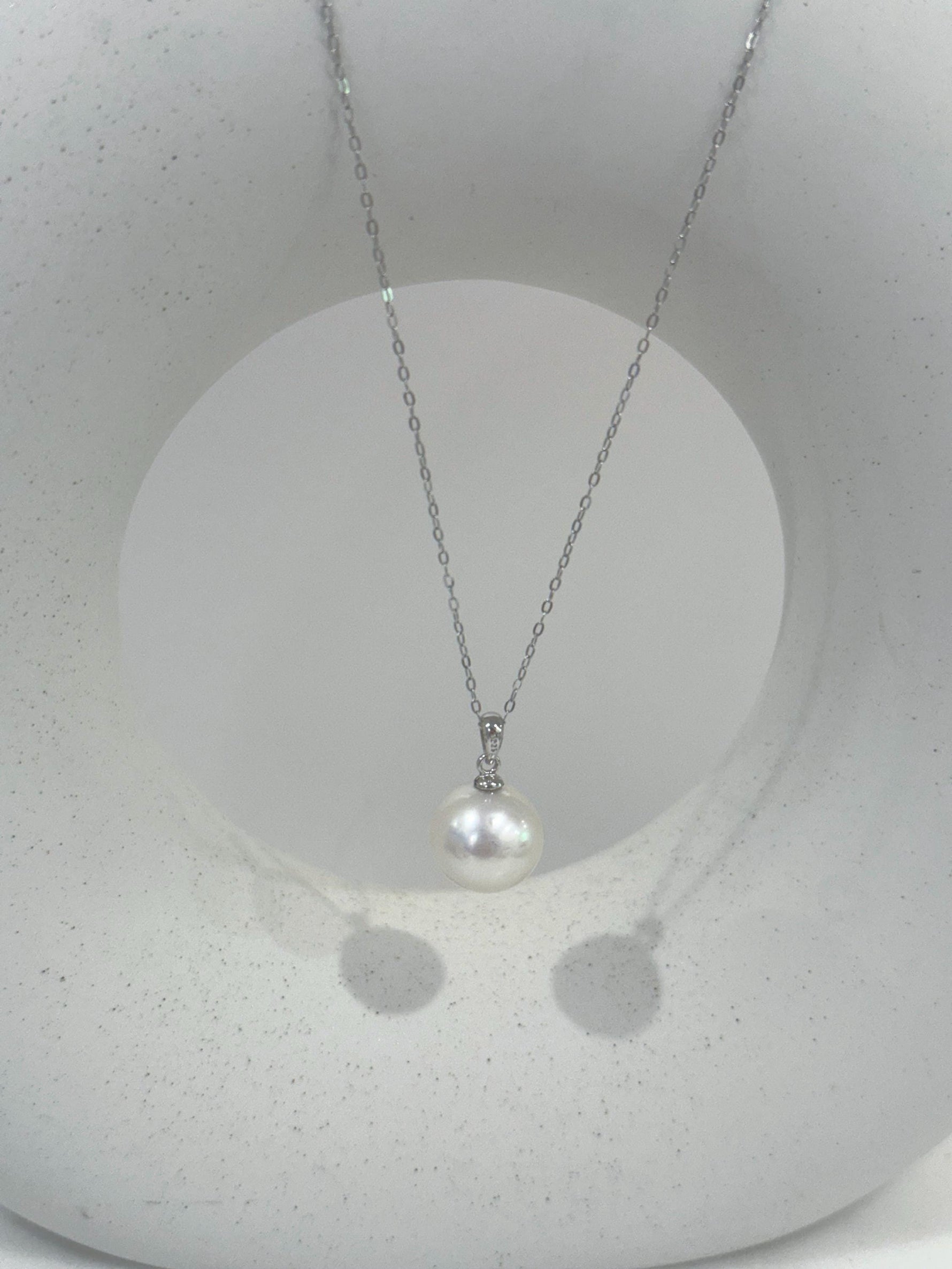 Freshwater Edison white Pearl minimalist silver pendant for her