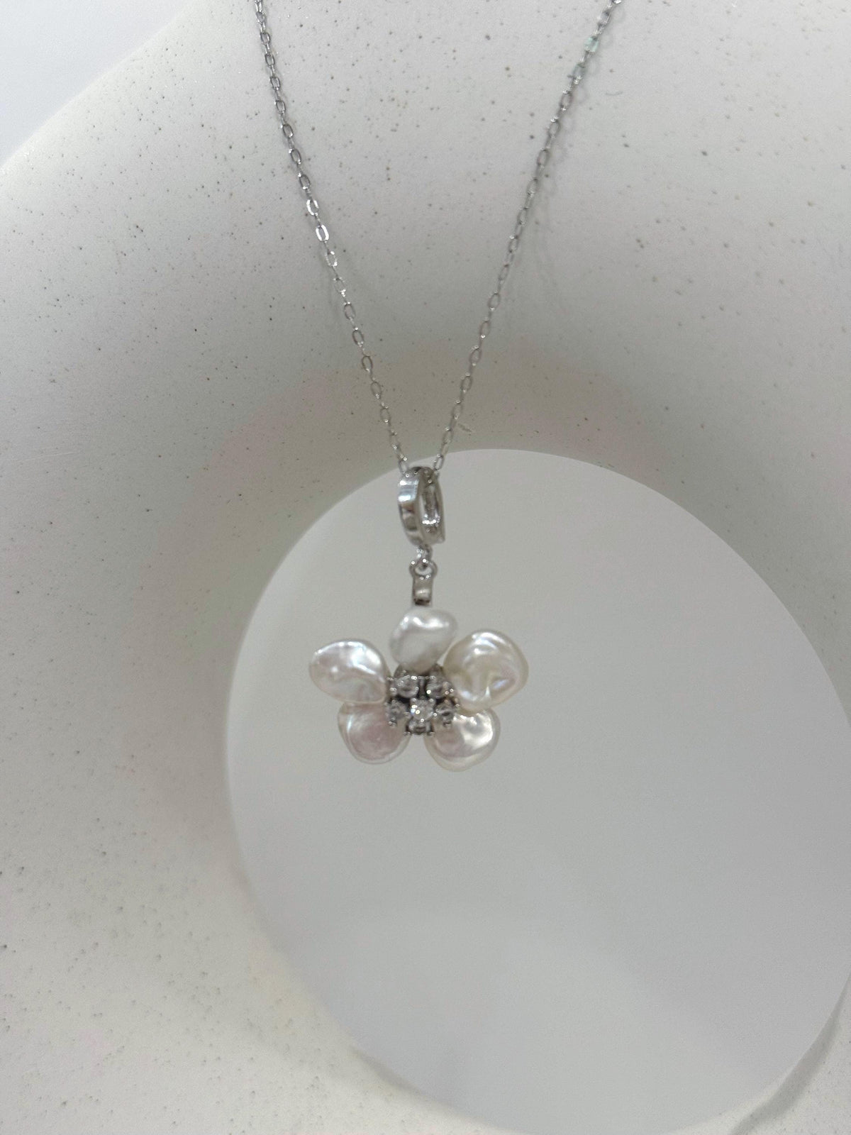 White iridescent Keshi Pearl pendant necklace set for her