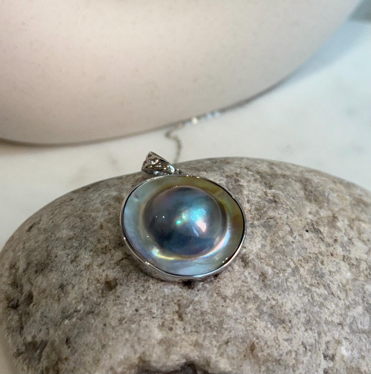 Australian ocean silver iridescent round Mabe s925 silver pendant for her engagement