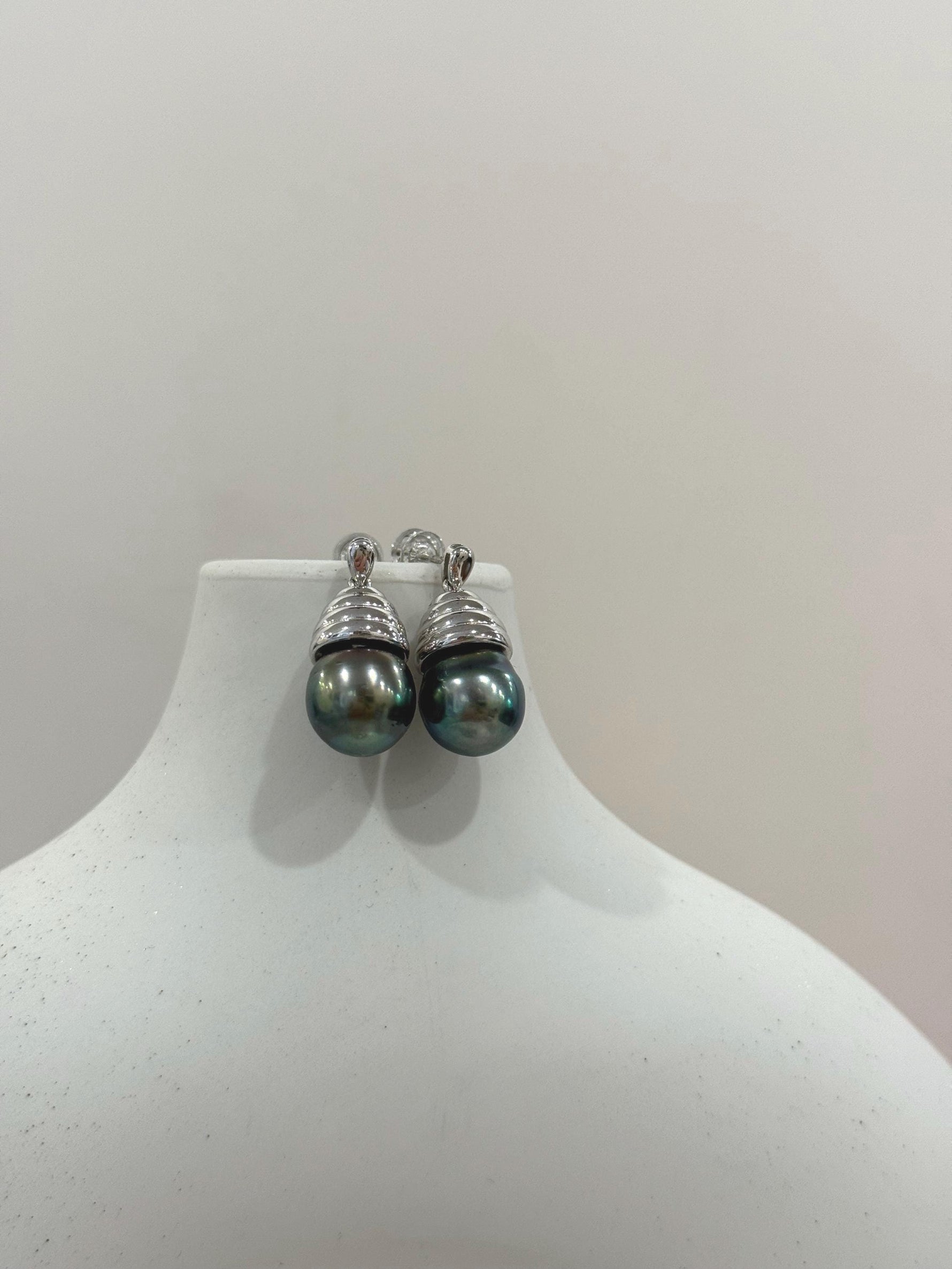 Tahitian peacock Greeen Vintage silver earrings for her anniversary