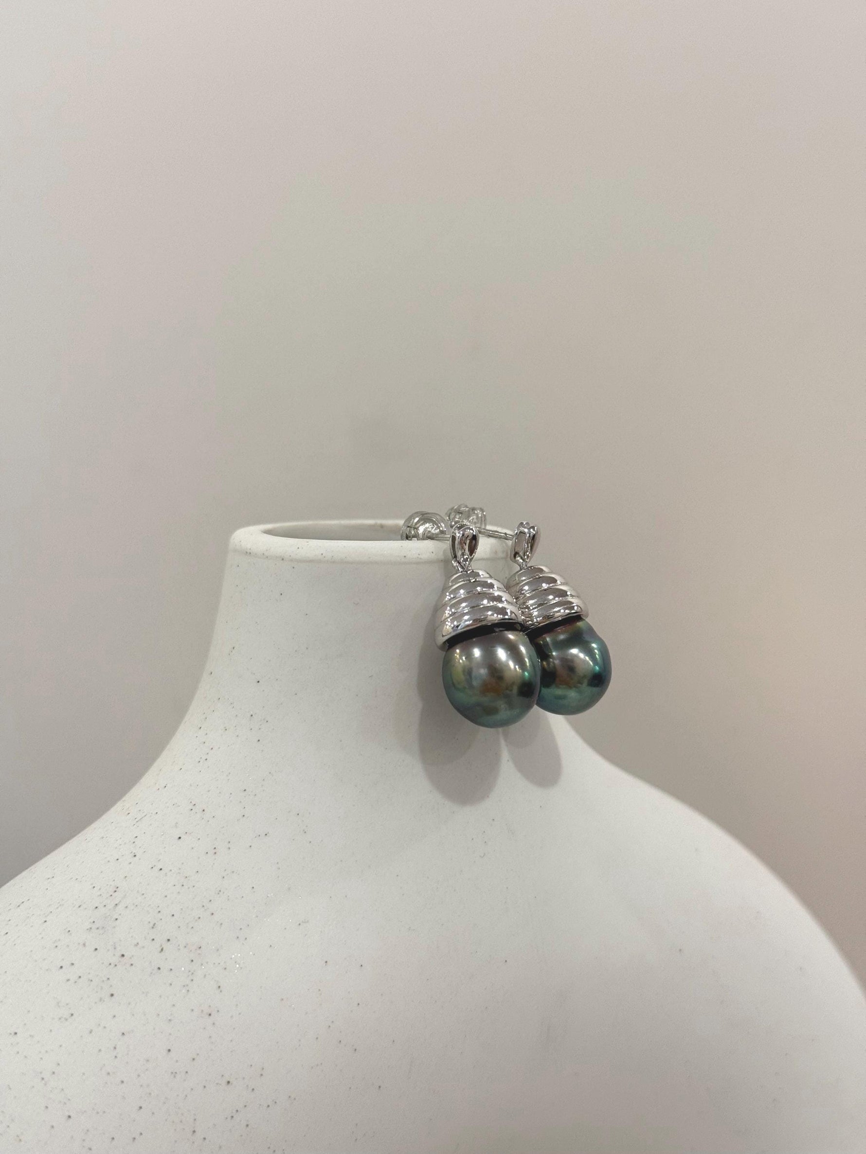 Tahitian peacock Greeen Vintage silver earrings for her engagement