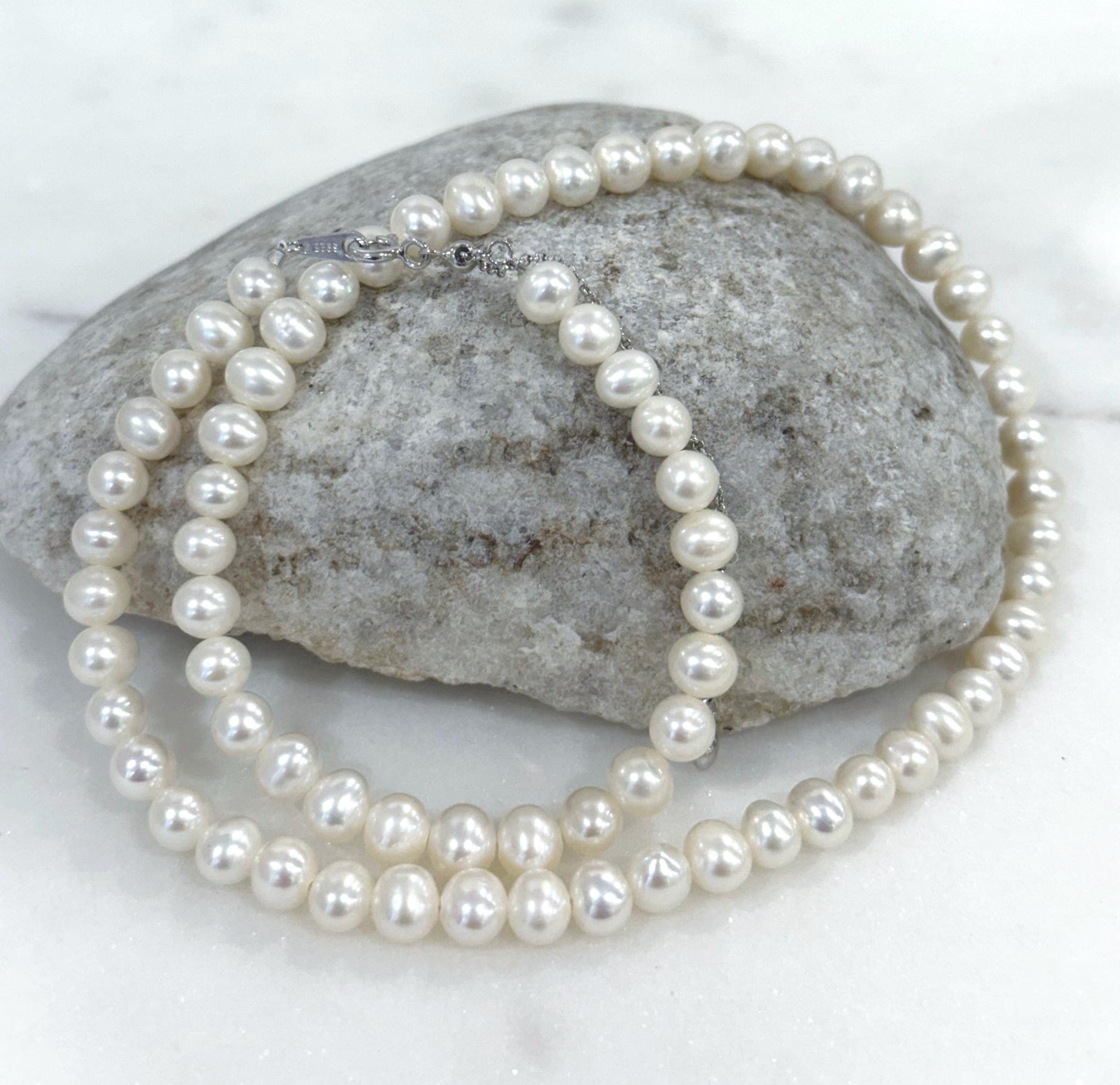 good quality white Pearl minimalist necklace strand for her