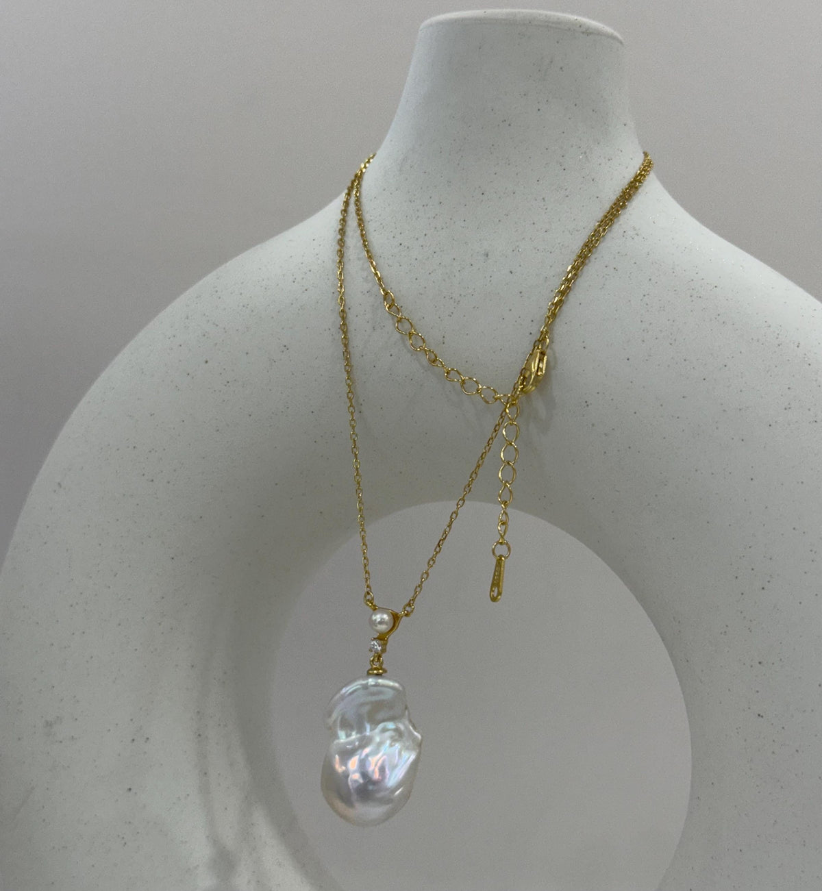 Freshwater white iridescent baroque pearl pendant necklace set for her engagement