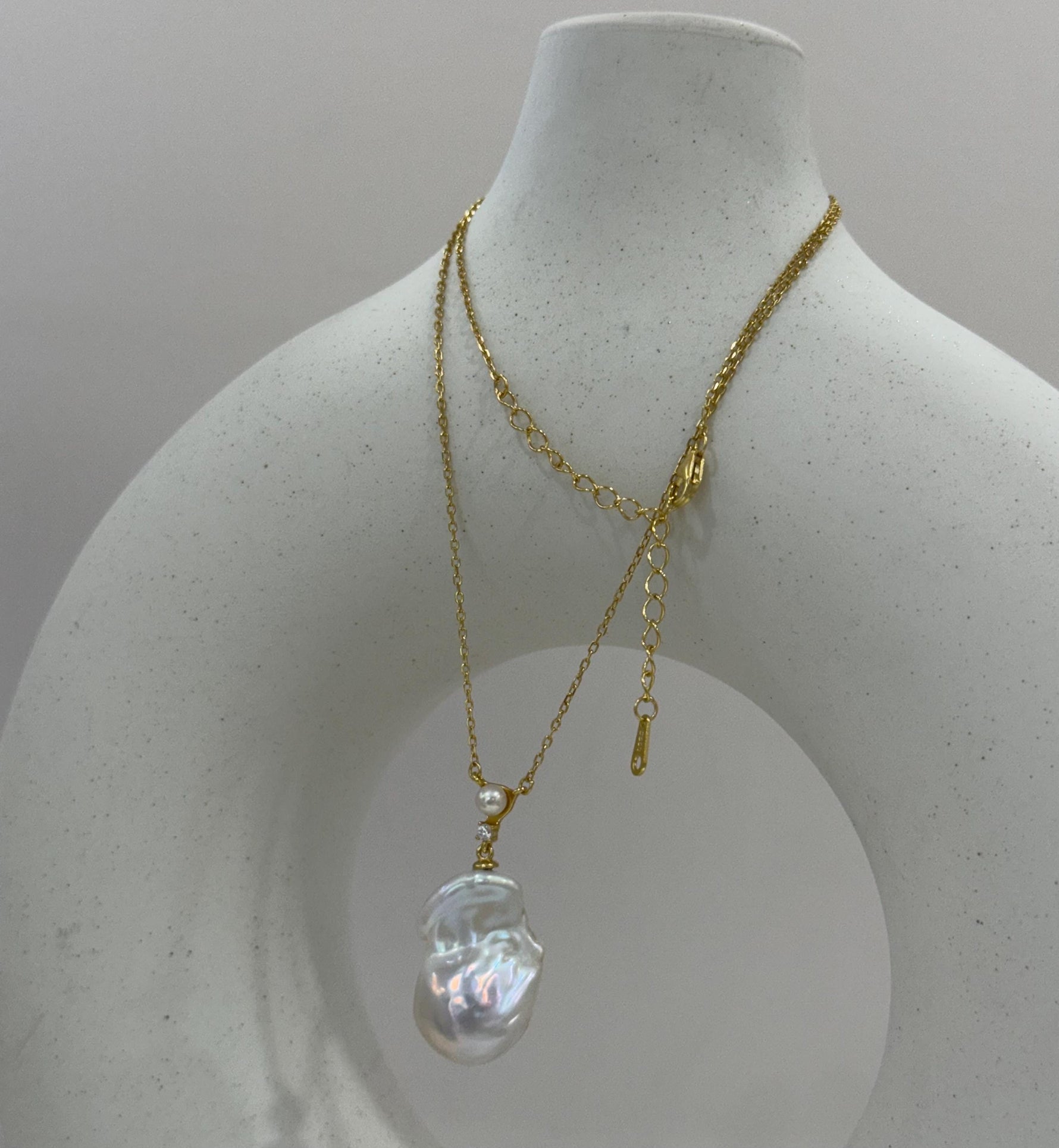 Freshwater white iridescent baroque pearl pendant necklace set for her engagement