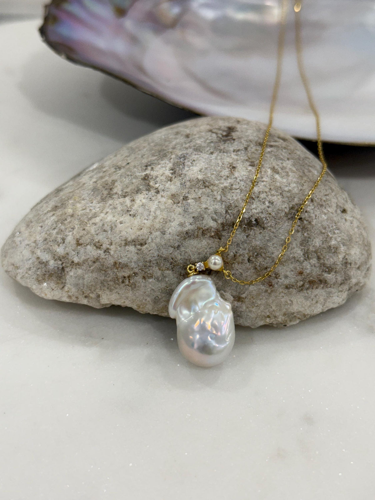 elegant Freshwater white iridescent baroque pearl pendant necklace set for her