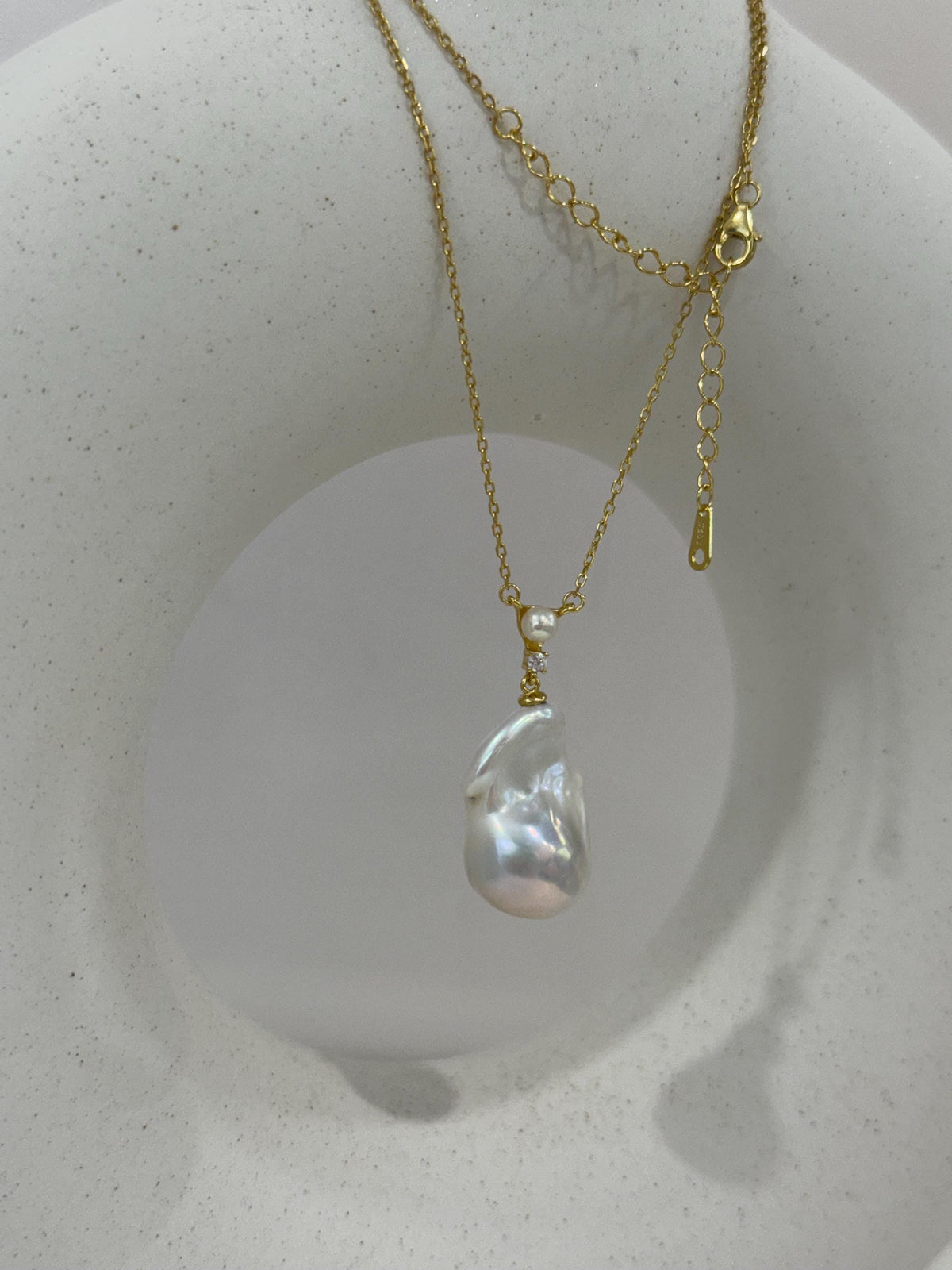 affordable Freshwater white iridescent baroque pearl pendant necklace set for her