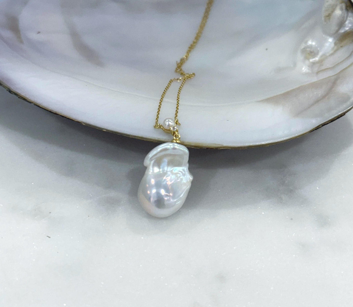 Freshwater white iridescent baroque pearl pendant necklace set for her