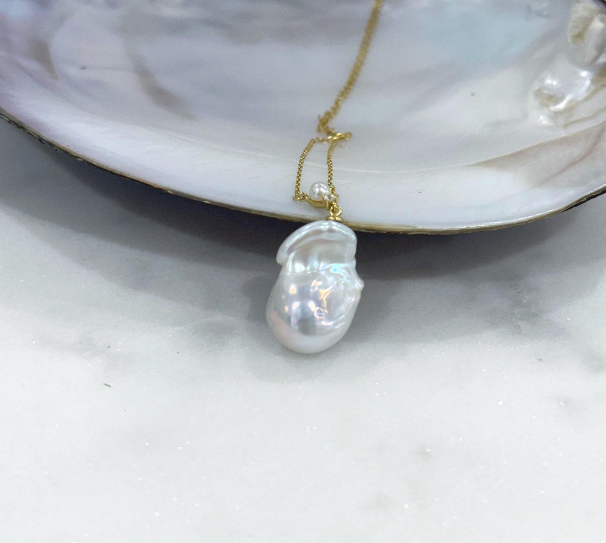 Freshwater white iridescent baroque pearl pendant necklace set for her birthday