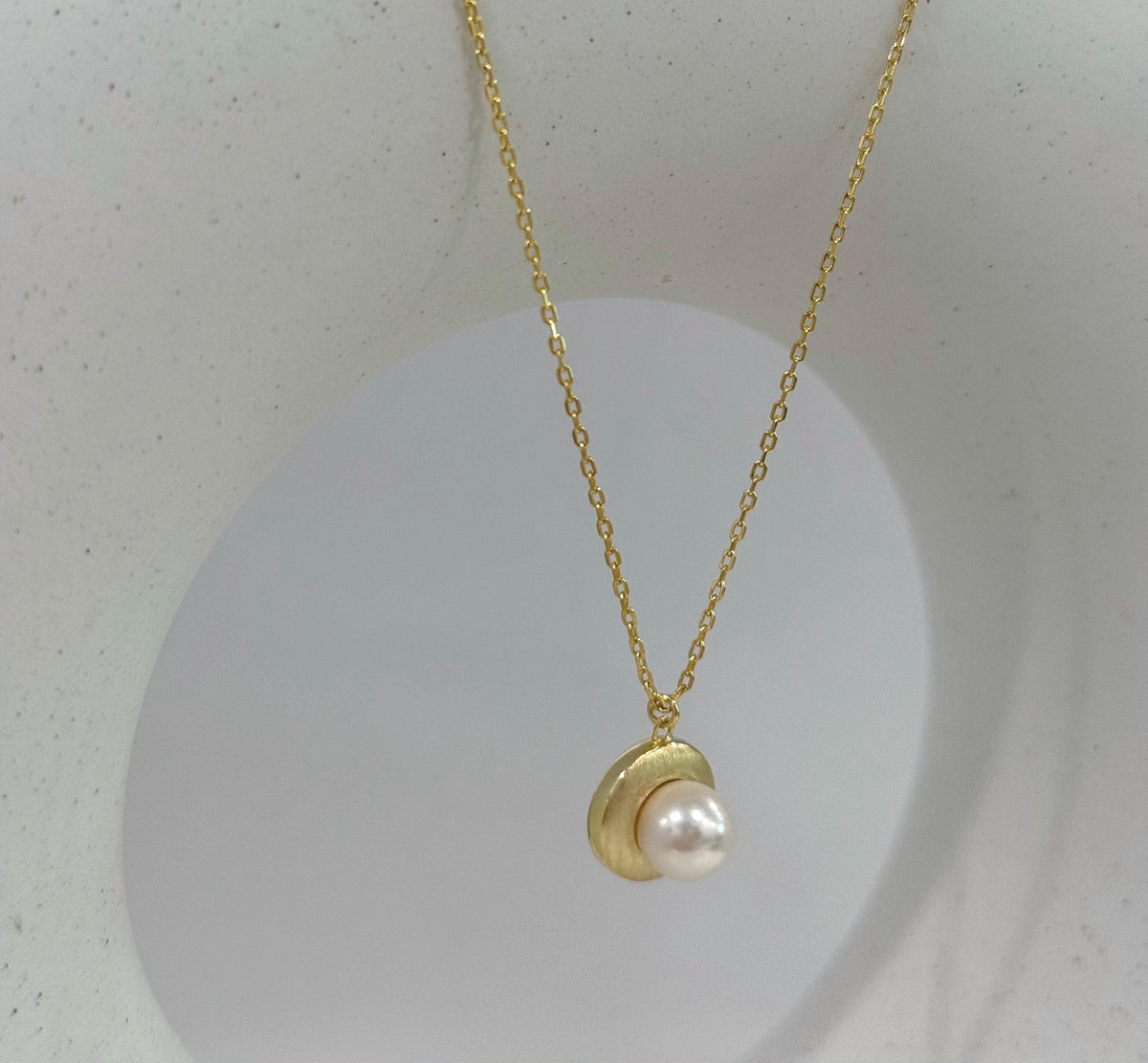 Akoya off white ocean pearl minimalist pendant necklace set for her