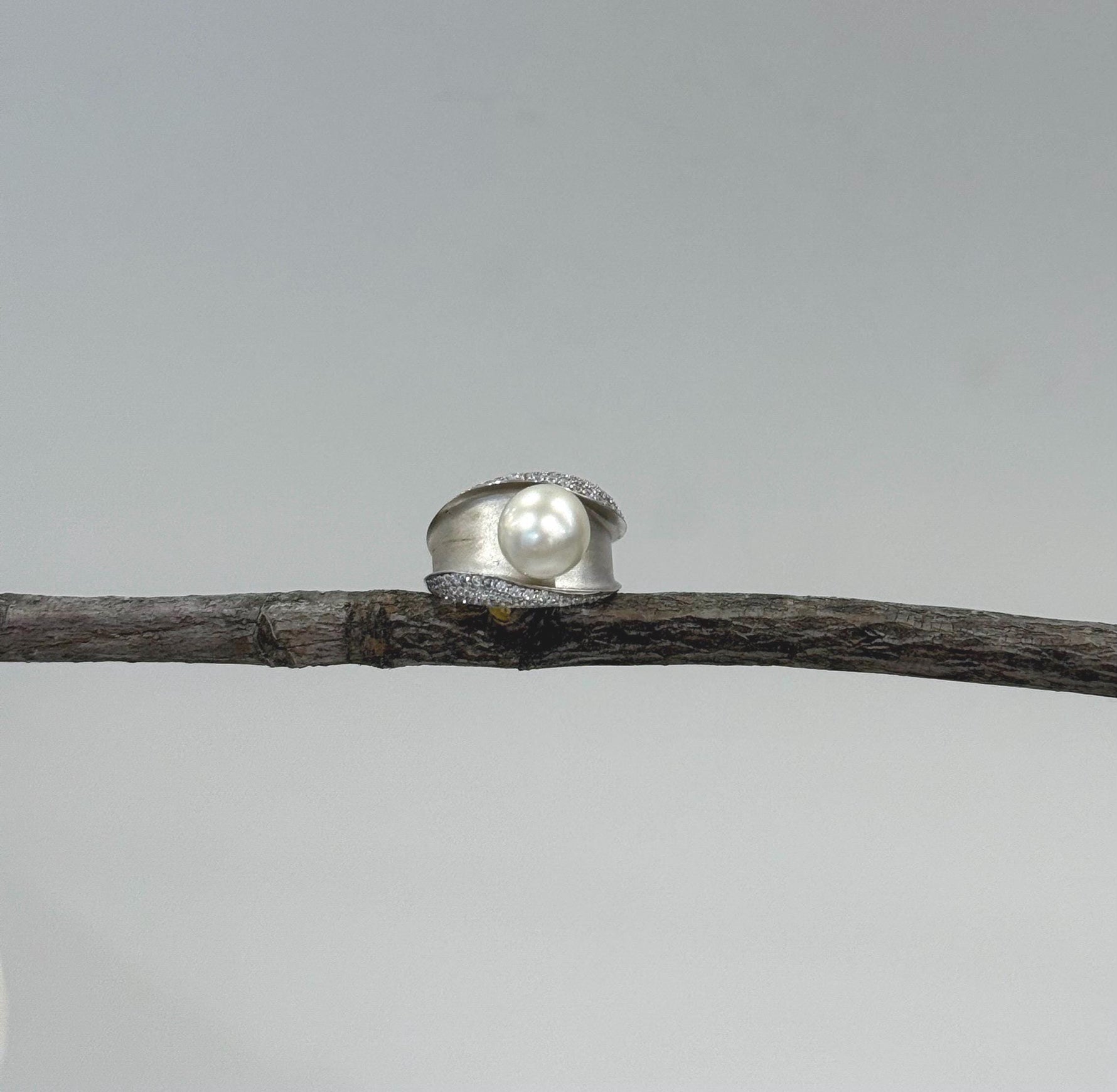Australian Ocean white pearl silver vintage  ring for her daily wear