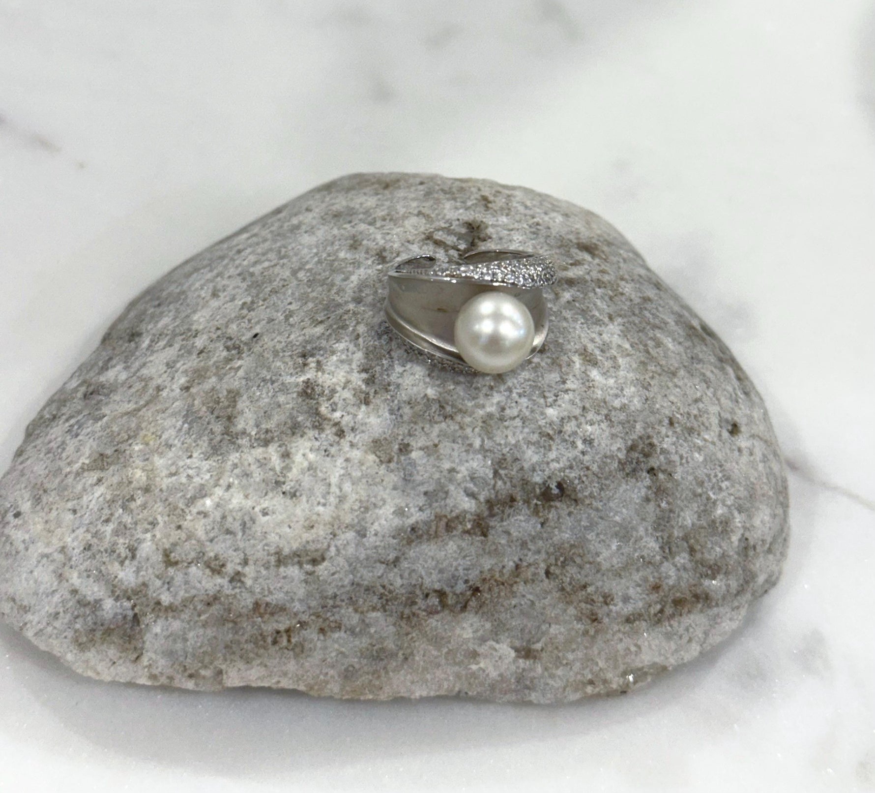 Australian Ocean white pearl silver vintage  ring for her anniversary