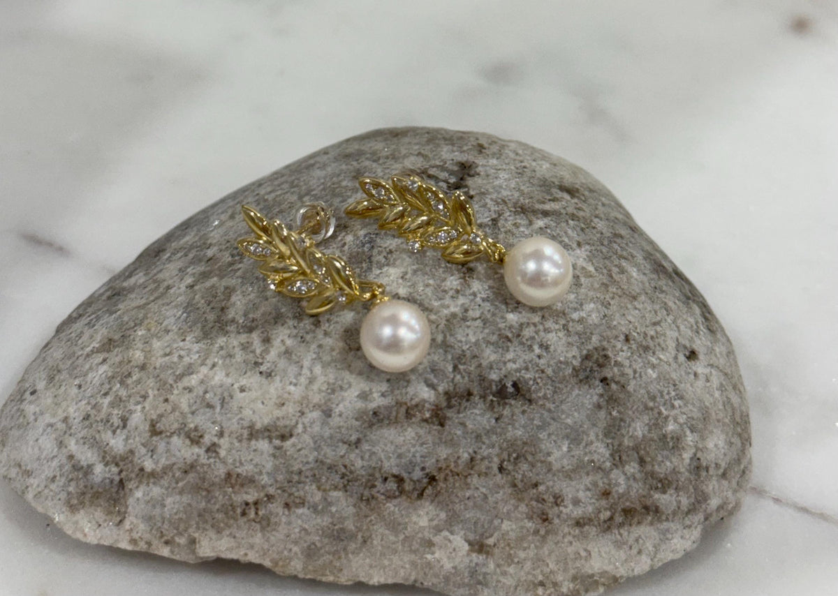 Akoya ocean white  leaf silver earrings for her engagement