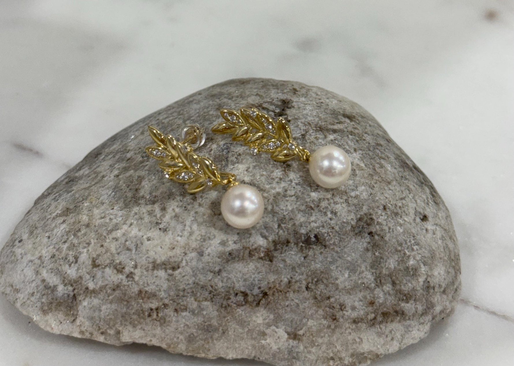 Akoya ocean white  leaf silver earrings for her engagement