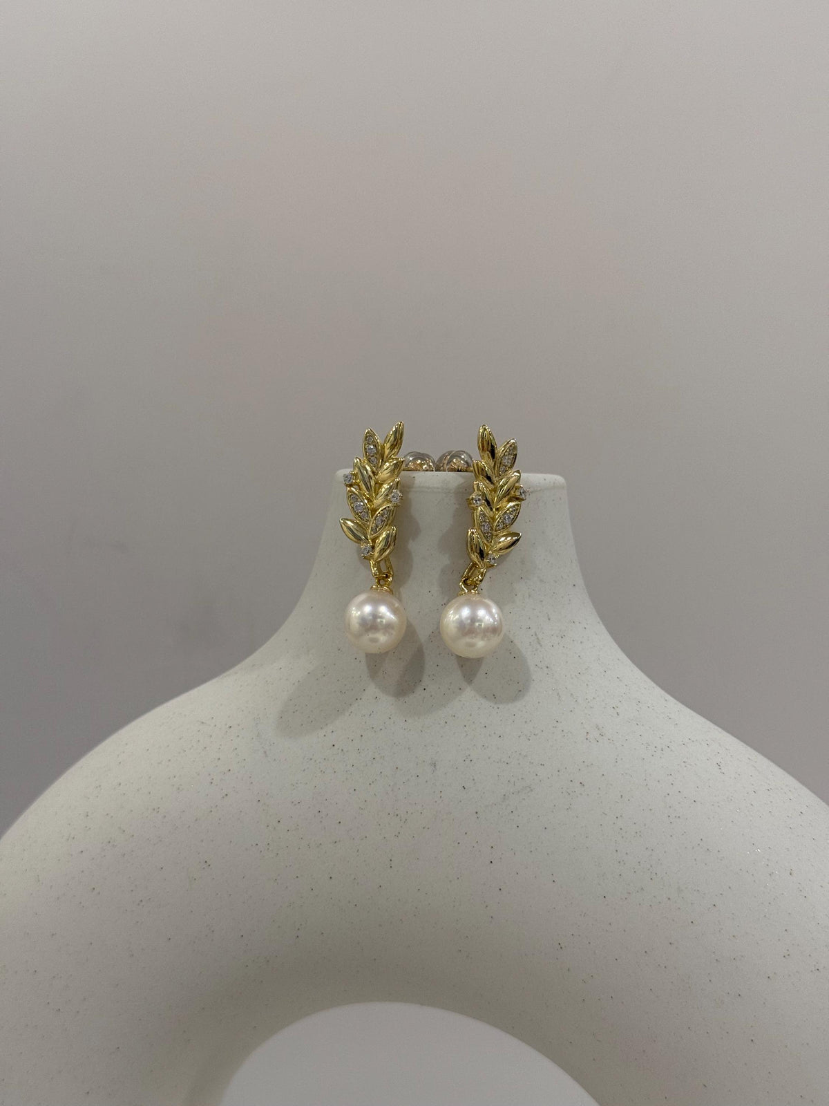 Akoya ocean white  leaf silver earrings for her women