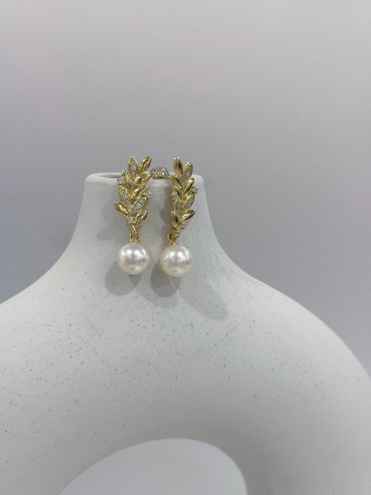 Akoya ocean white  leaf silver earrings for her birthday
