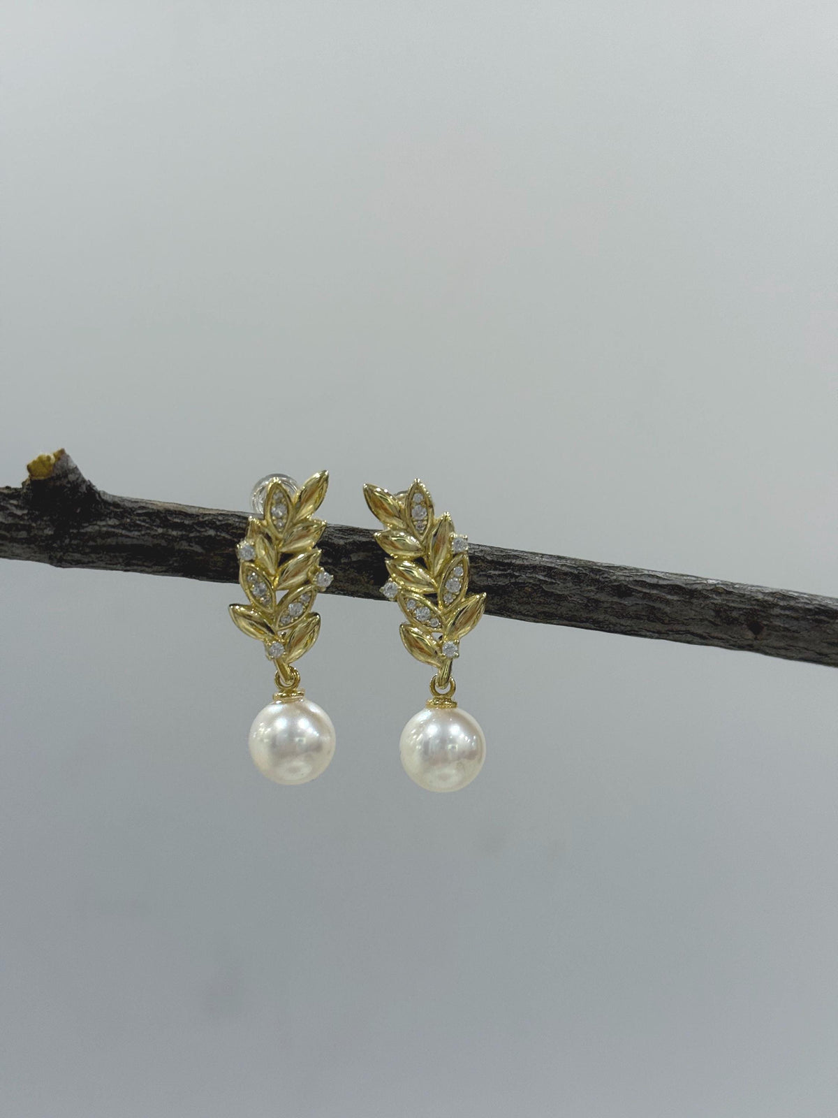 Akoya ocean white  leaf silver earrings for her