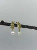 Akoya ocean white  leaf silver earrings for her