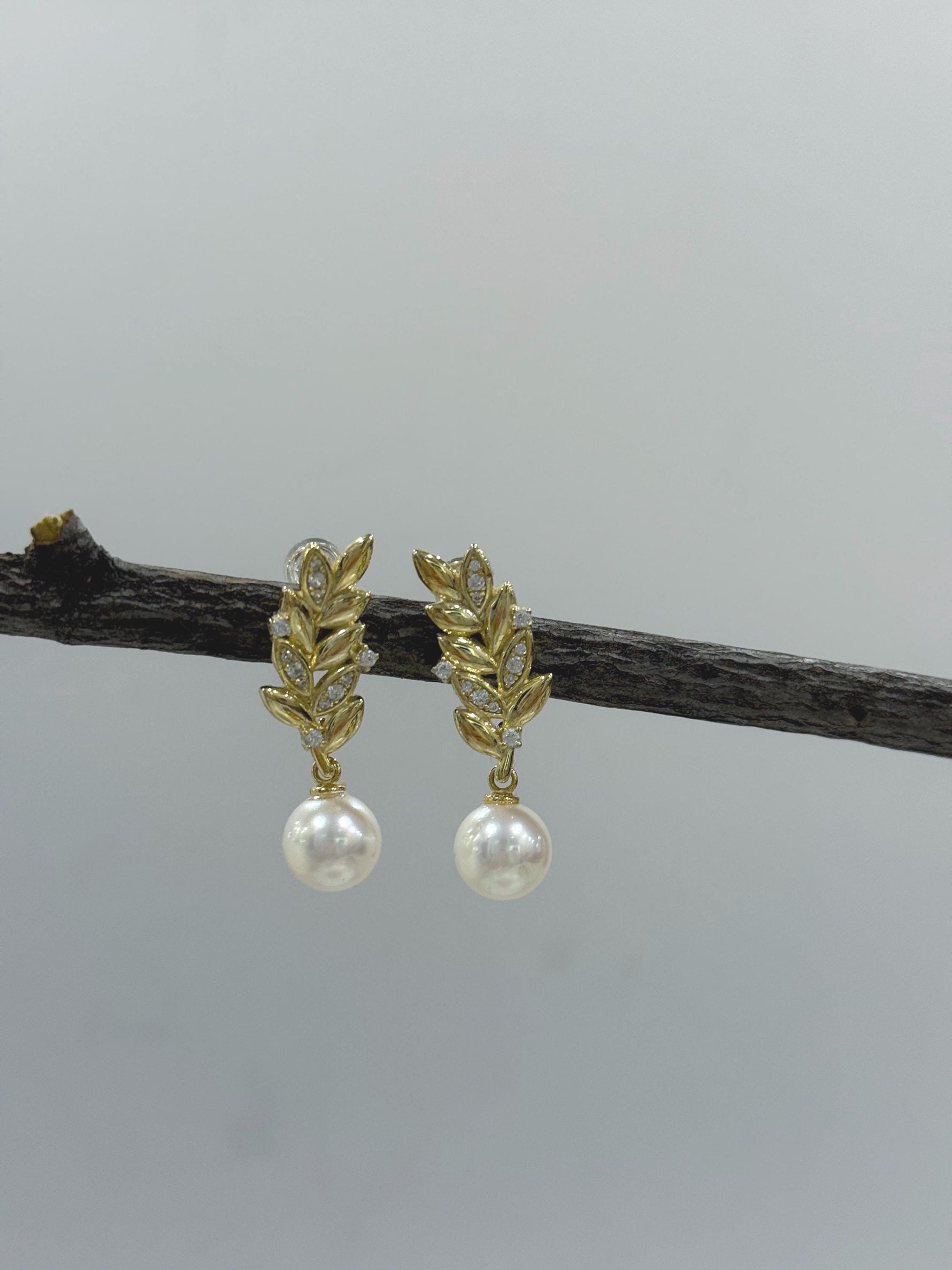 Akoya ocean white  leaf silver earrings for her