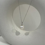 Freshwater Edison white Pearl minimalist silver pendant for her engagement