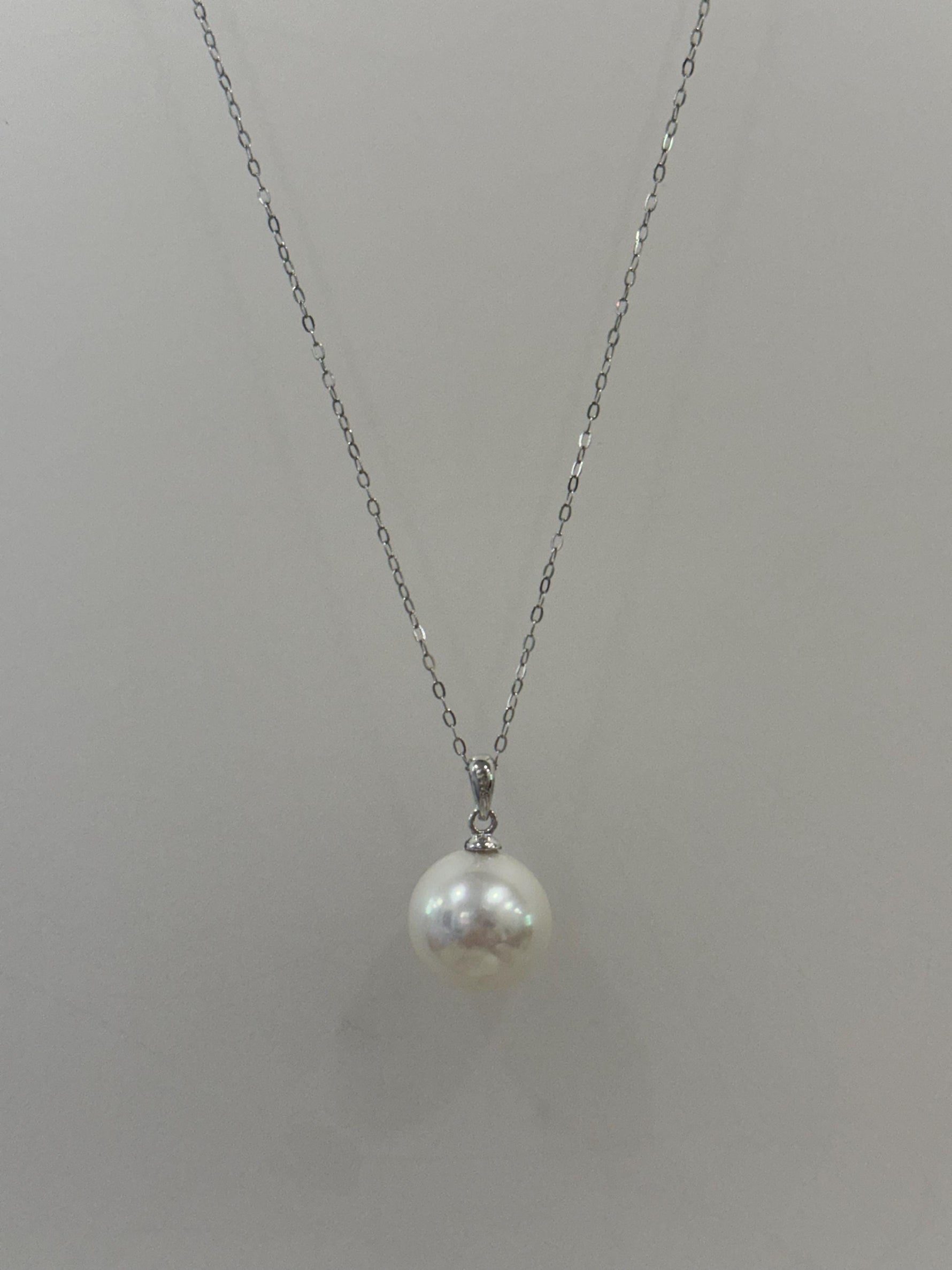 Freshwater Edison white Pearl minimalist silver pendant for her women